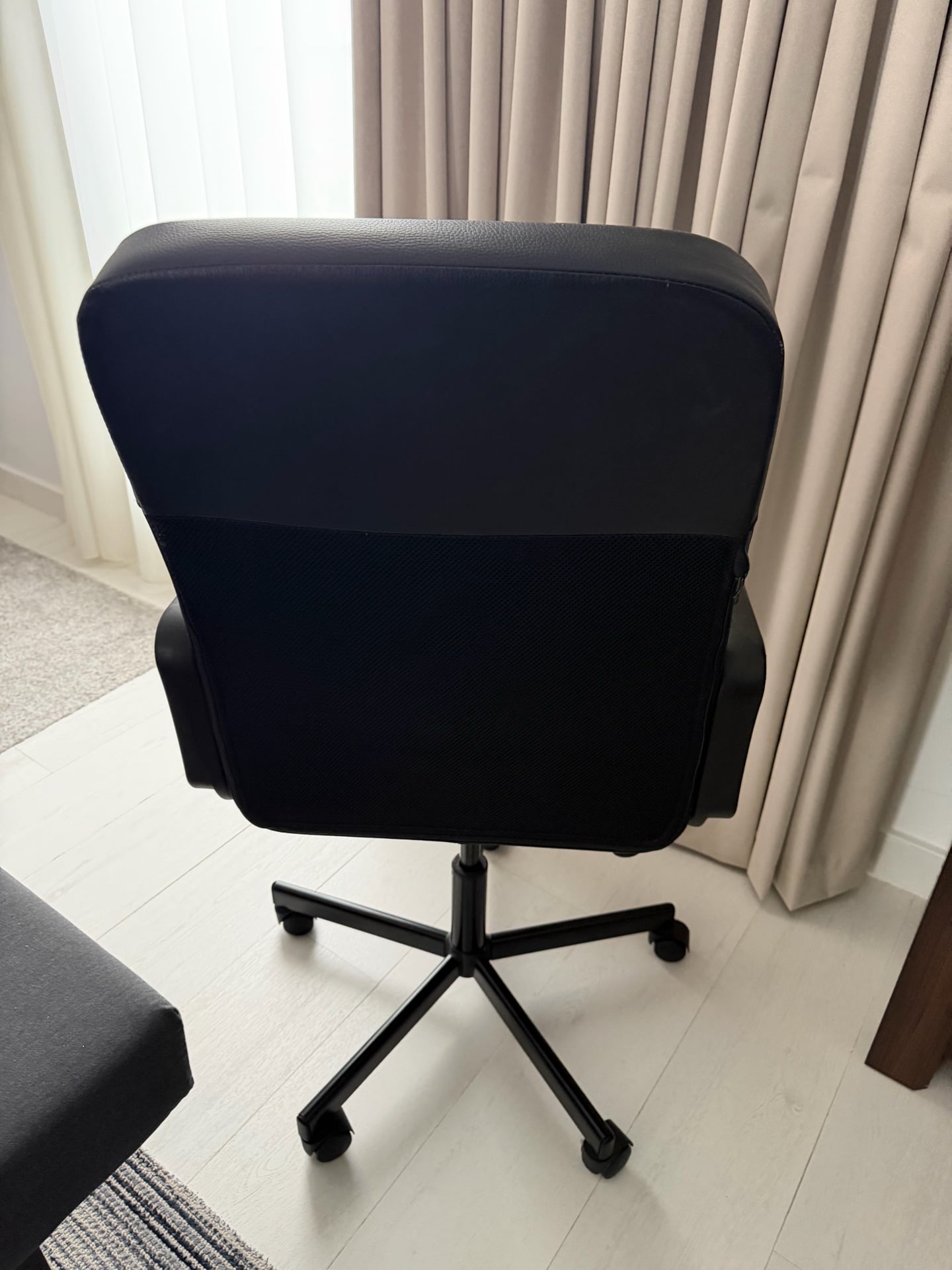 Desk chair in very good condition  - Image 2