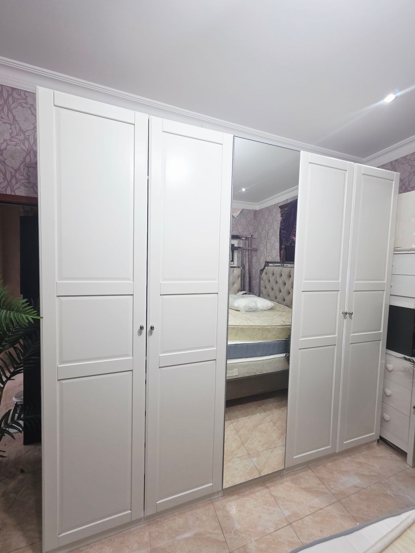 5 Door cabinet - Image 1