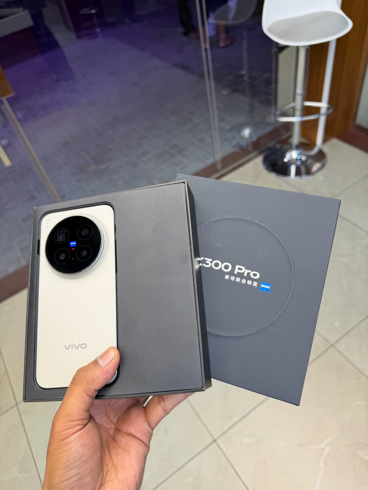 Vivo x300pro 512gb - Image 1