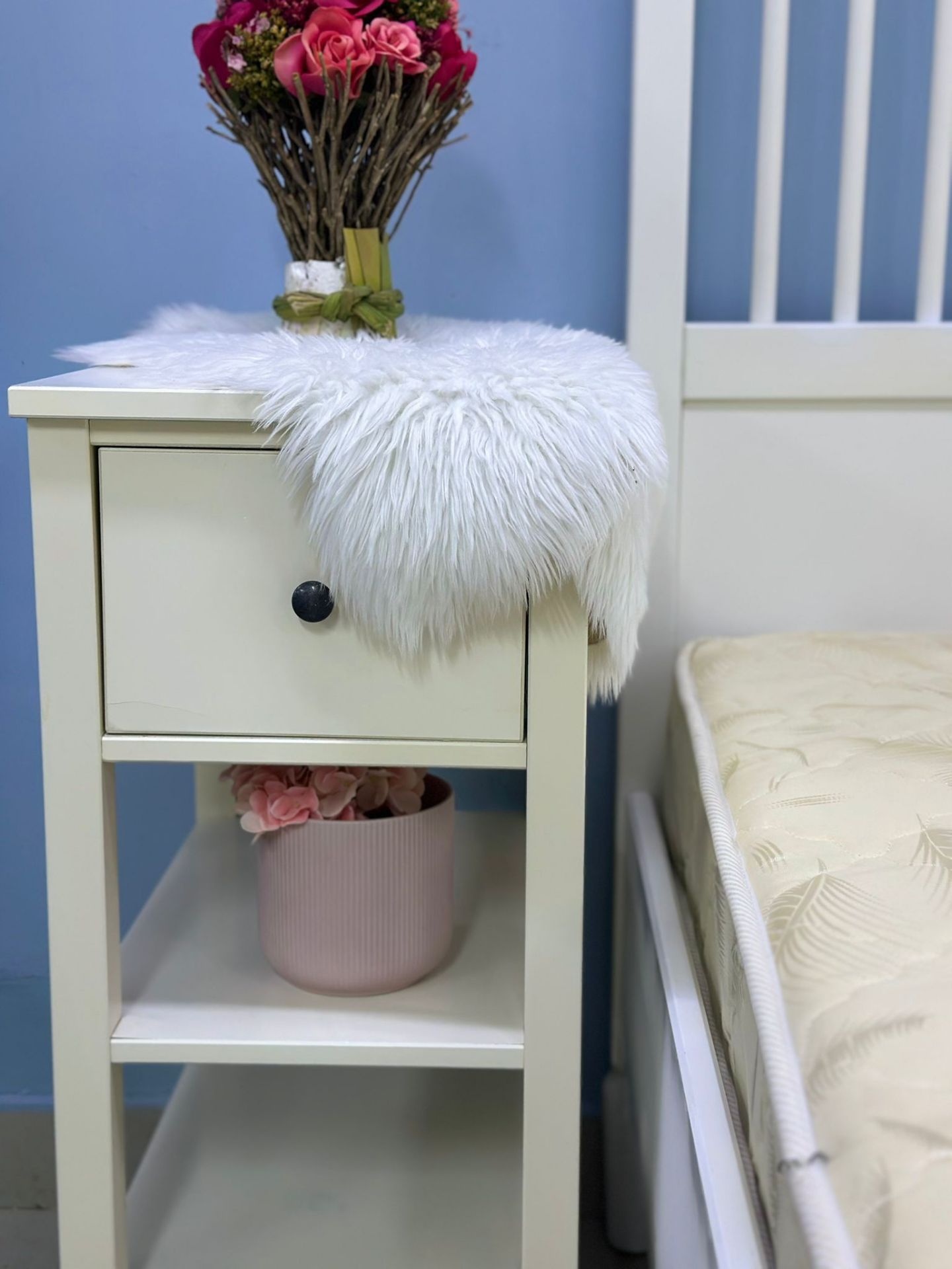 💥like new condition bed and two said table for sale - Image 5