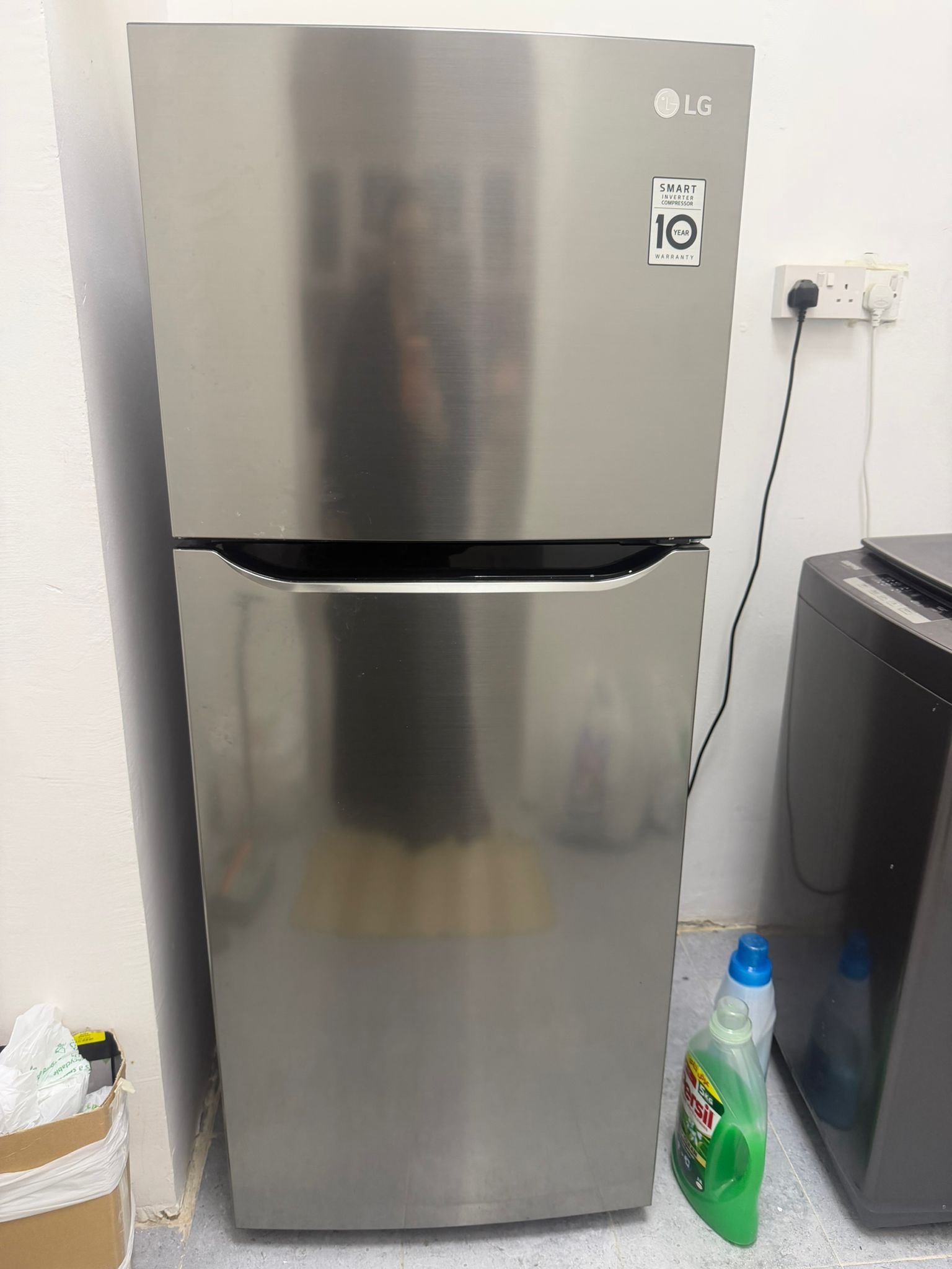 LG REFRIGERATORr & 4 BURNER COOKING RANGE - Image 4
