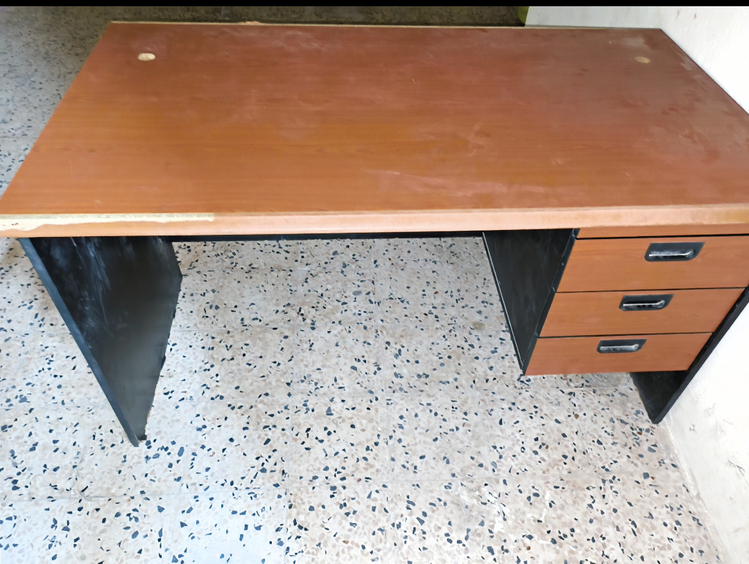 computer table  - Image 2