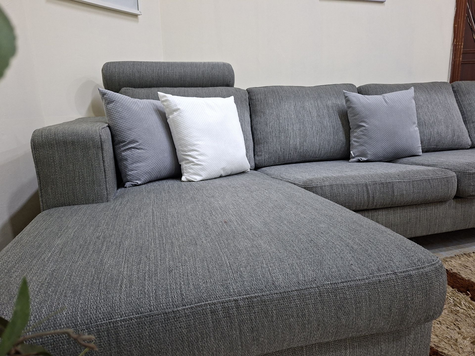 boconcept, brand L ship Sofa FOR selling good conditions Very comfortable sofa - Image 5