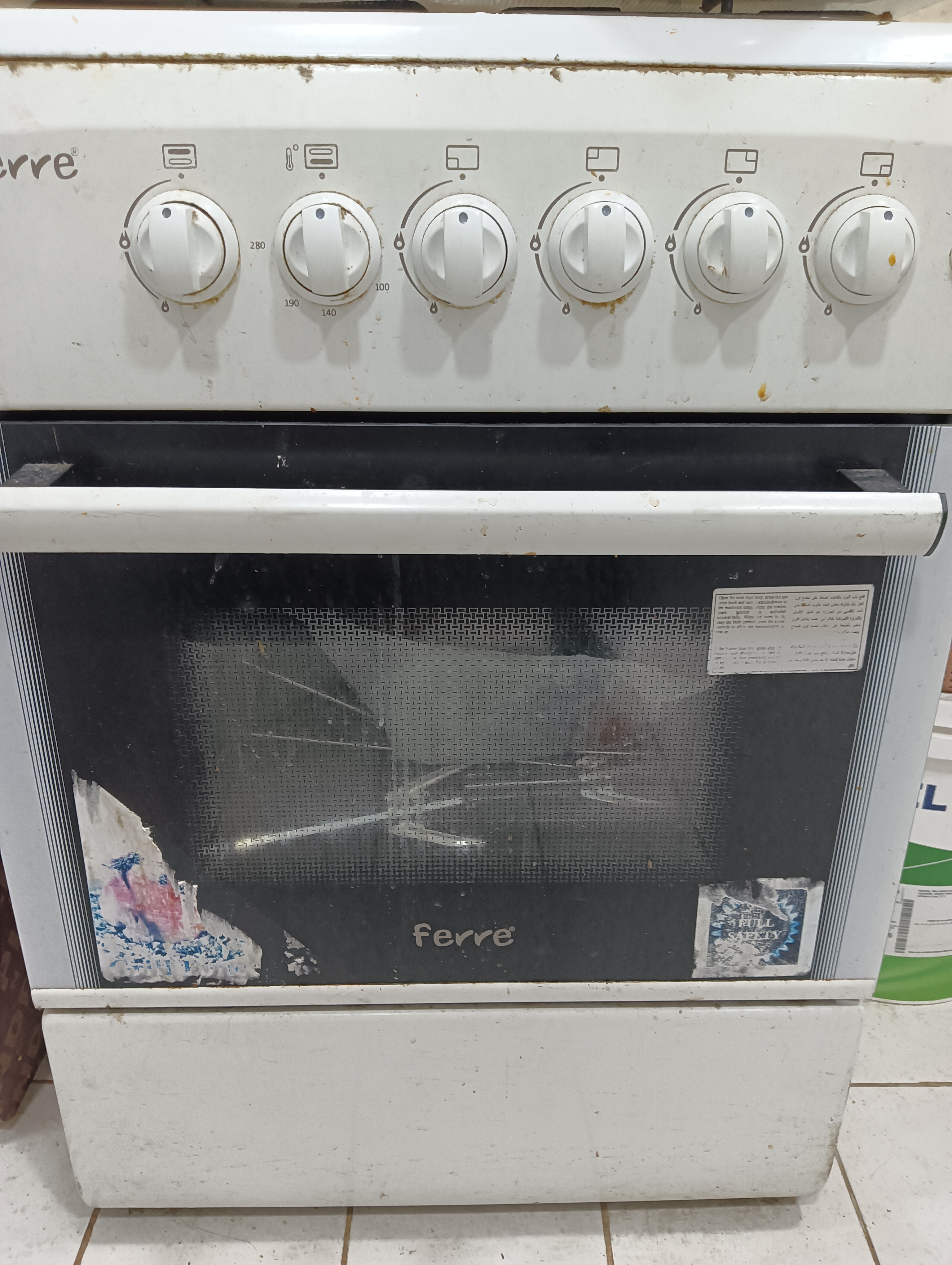 Gas Stove with electric oven - Image 1