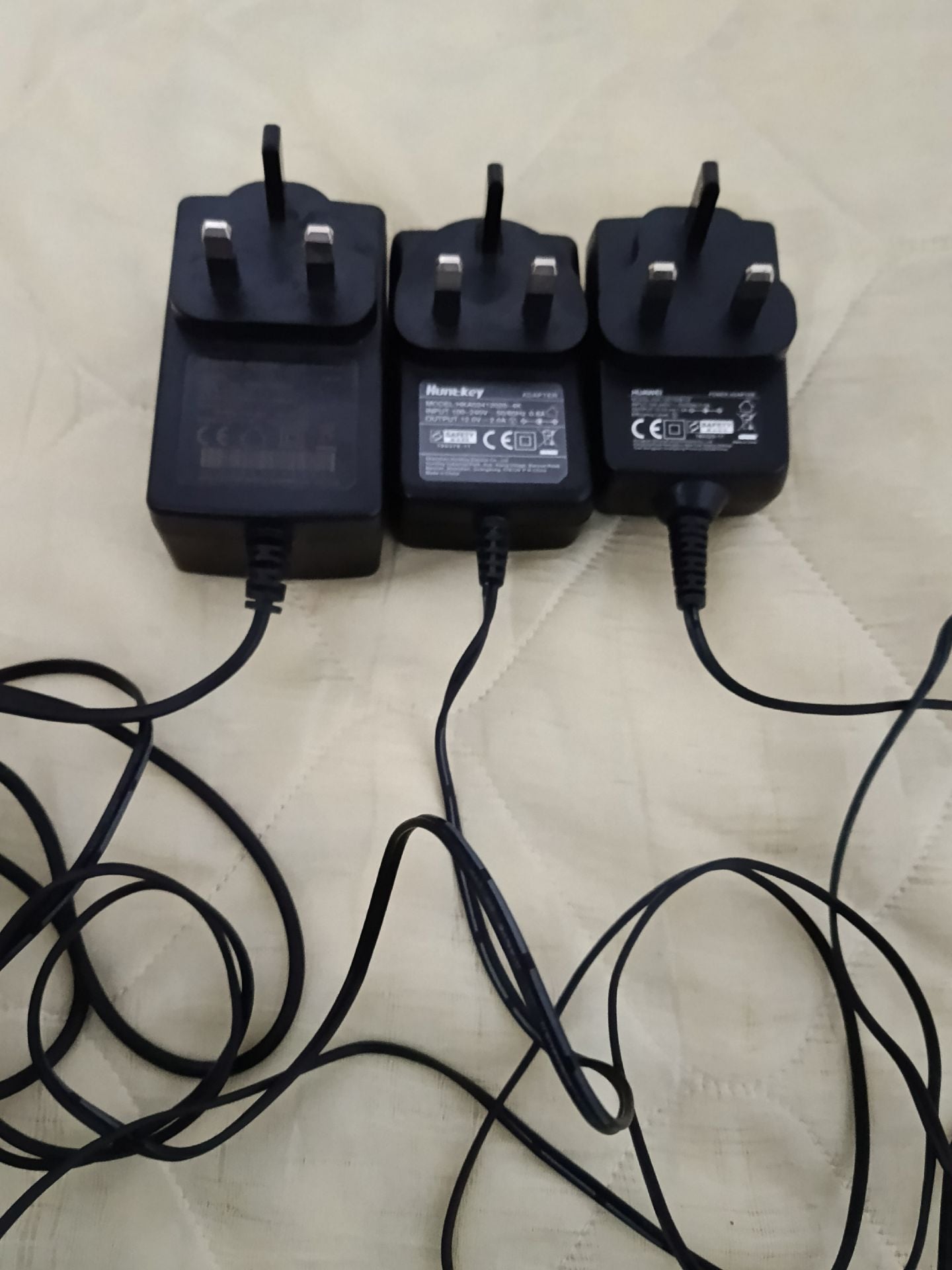 Router power supply adapter each 25 Riyal  - Image 3