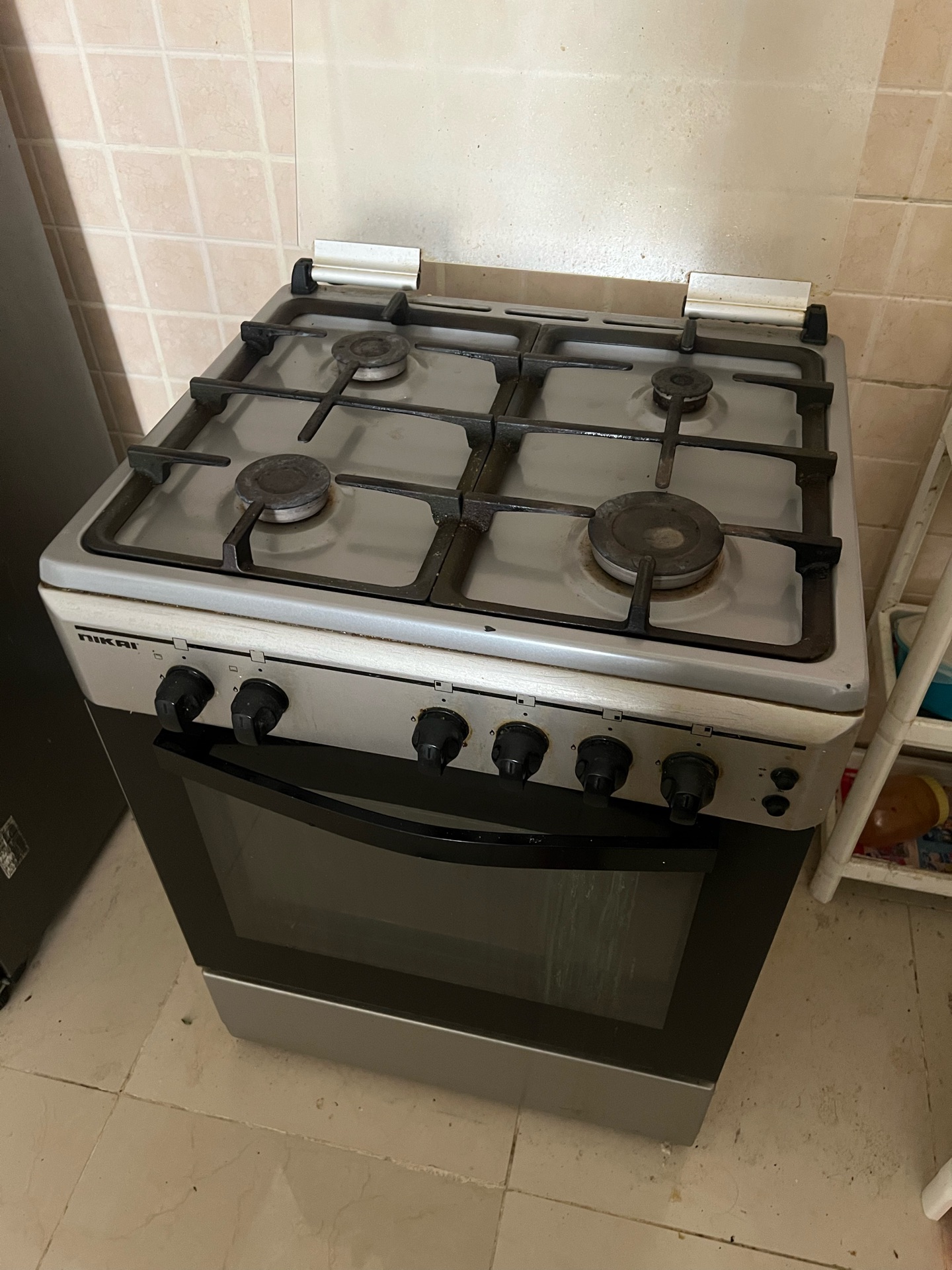 Urgent Sale - Nikai 60x60cm Gas Oven Cooker – Silver– Well Maintained - Image 7