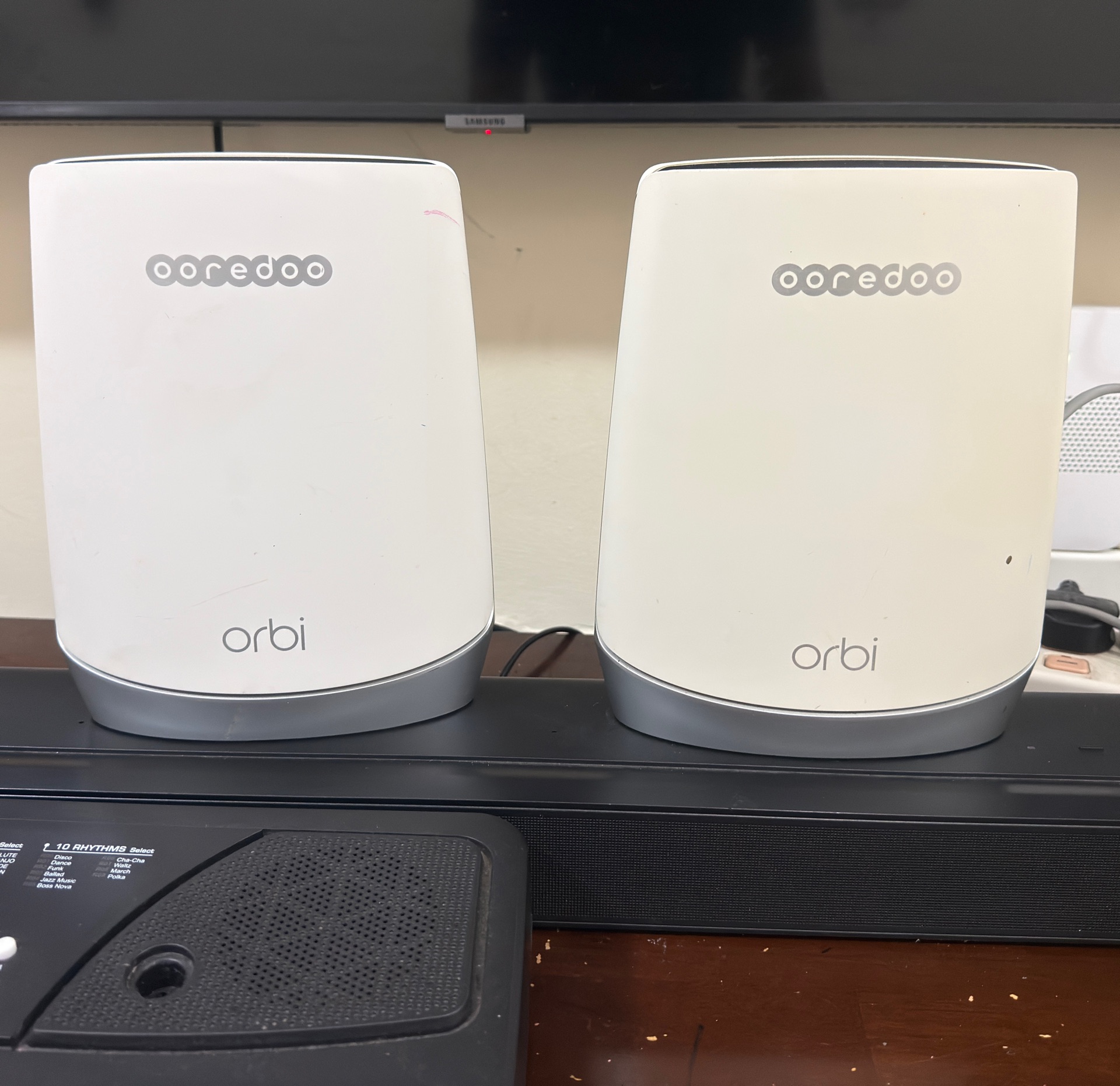 Orbi Router and satellite - Image 1
