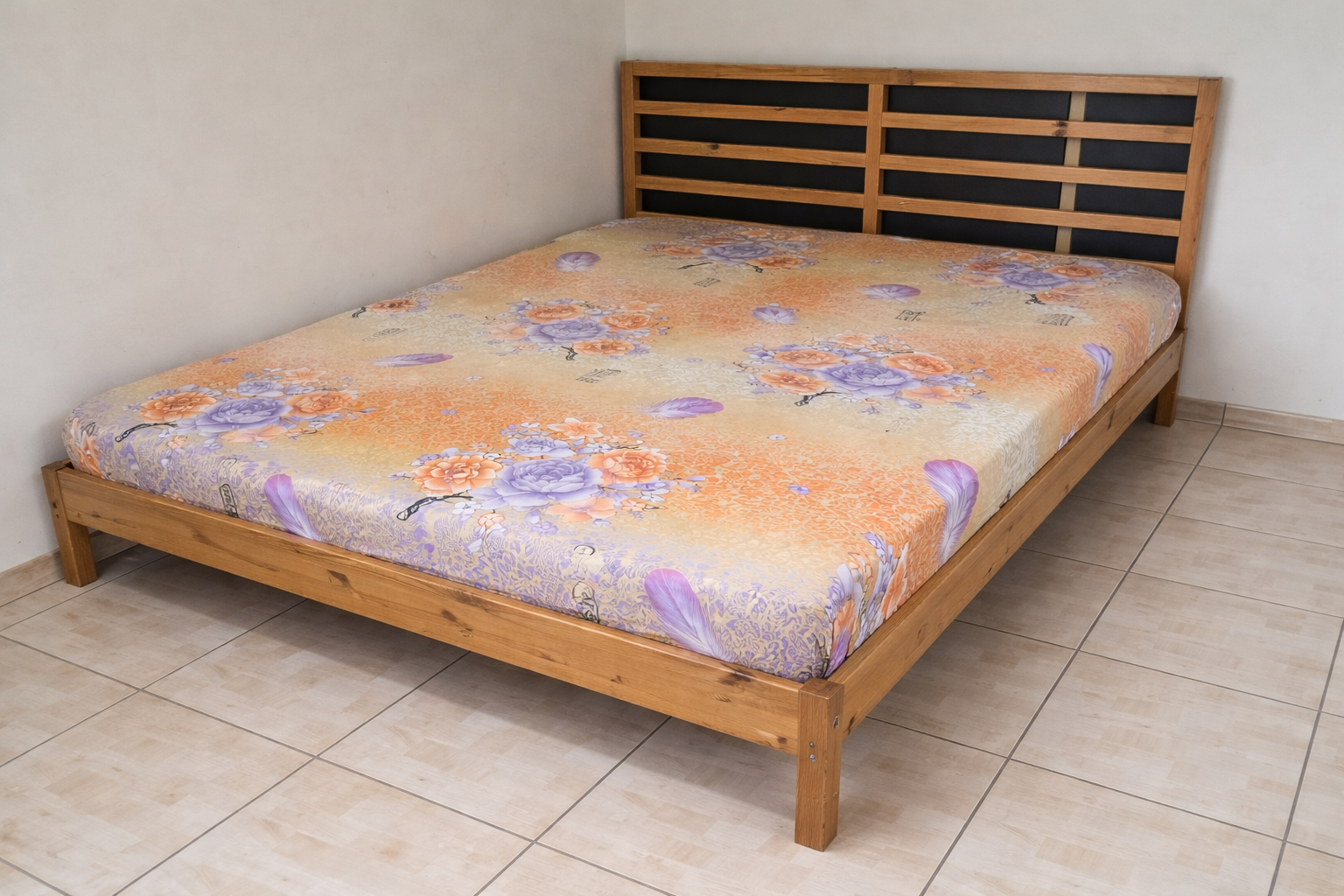 Bed and mattress - Image 3
