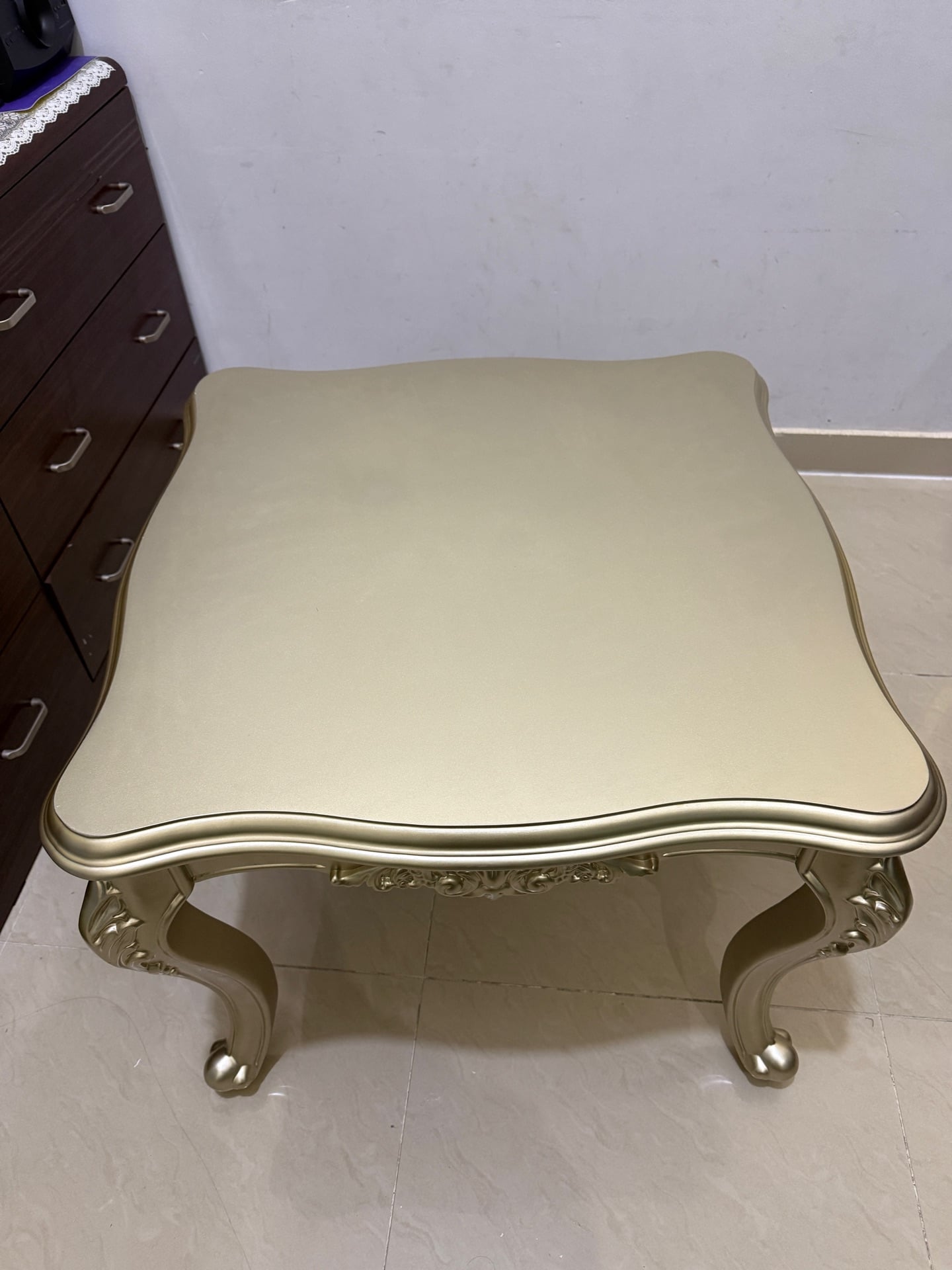 Branded small table in perferct condition - Image 2