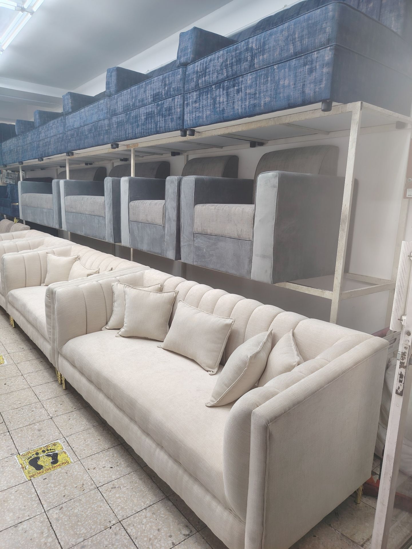 We selling new sofa set and chairs. 33757438 - Image 2