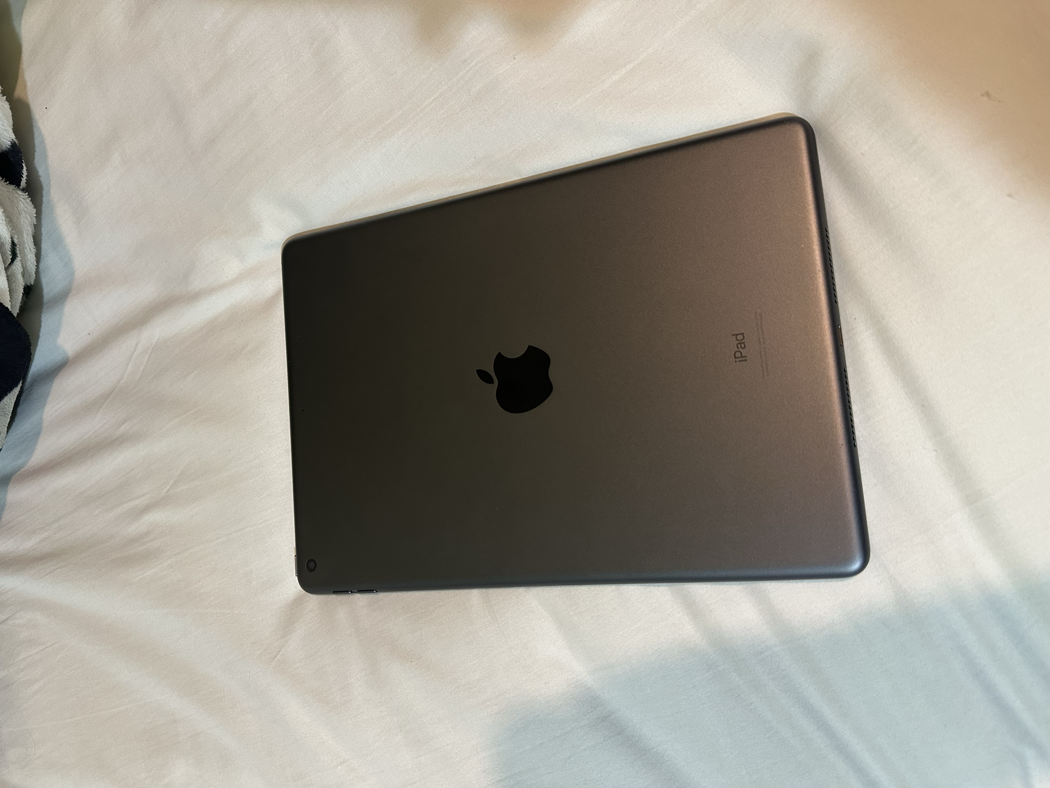 Ipad 8th Generation - Image 2