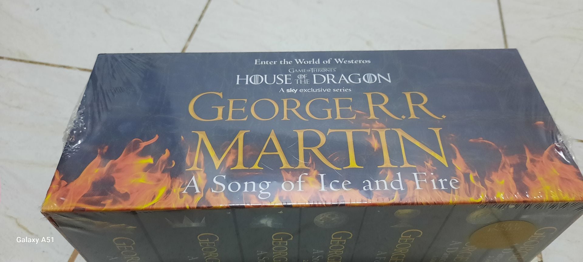 Set of books containing Game of thrones and house of dragons - Image 1