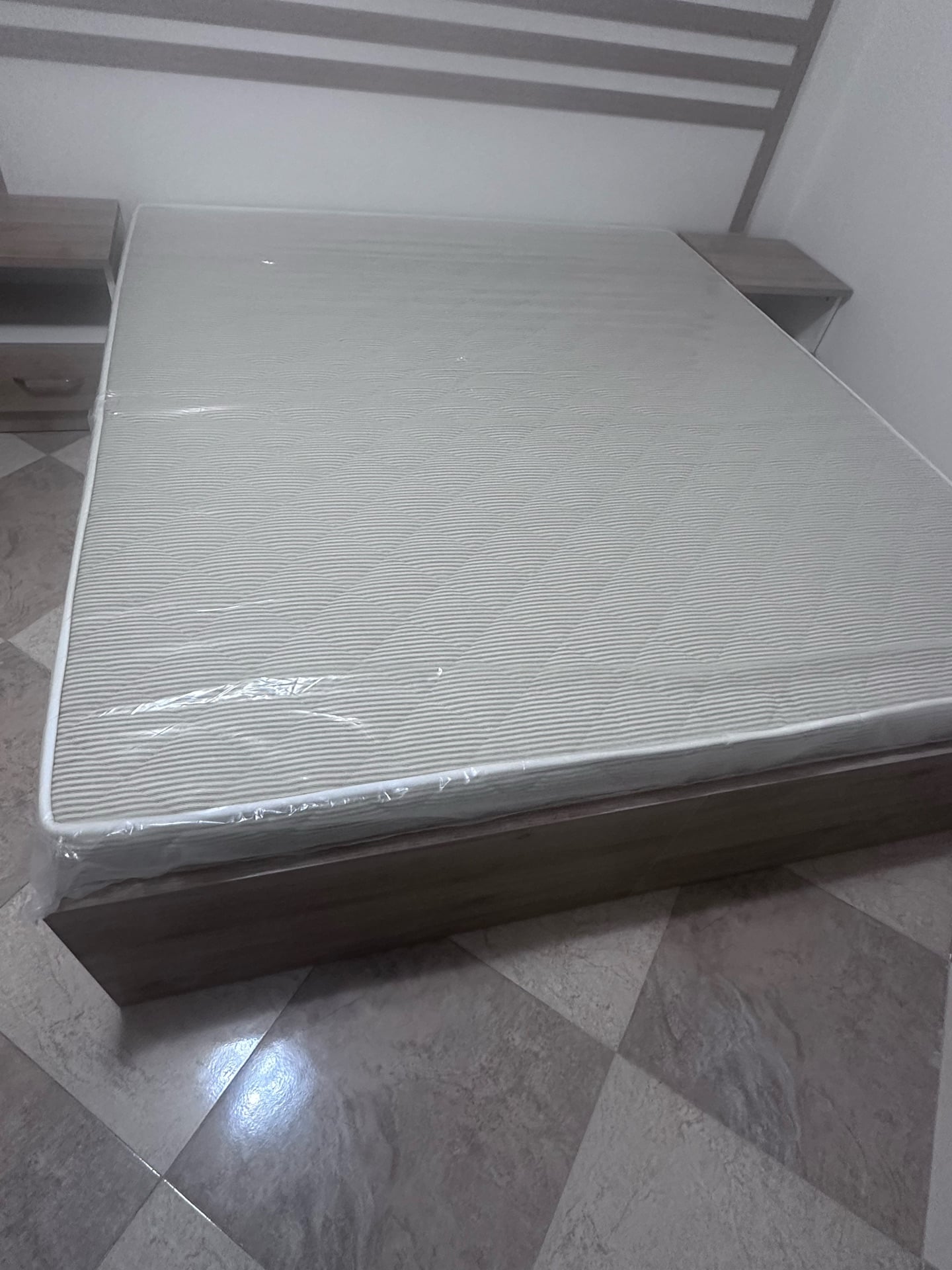 مرتبة بحجم كينج جديدة - Image 1
