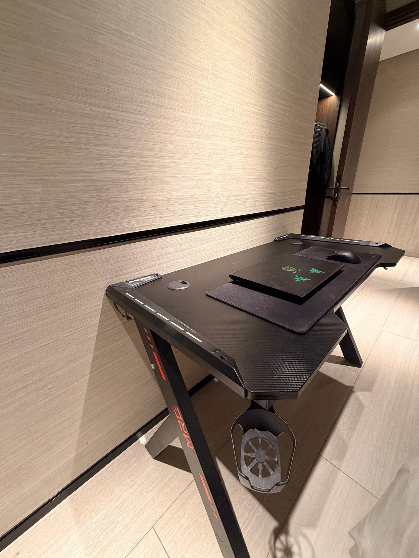 Gaming table  - Image 8