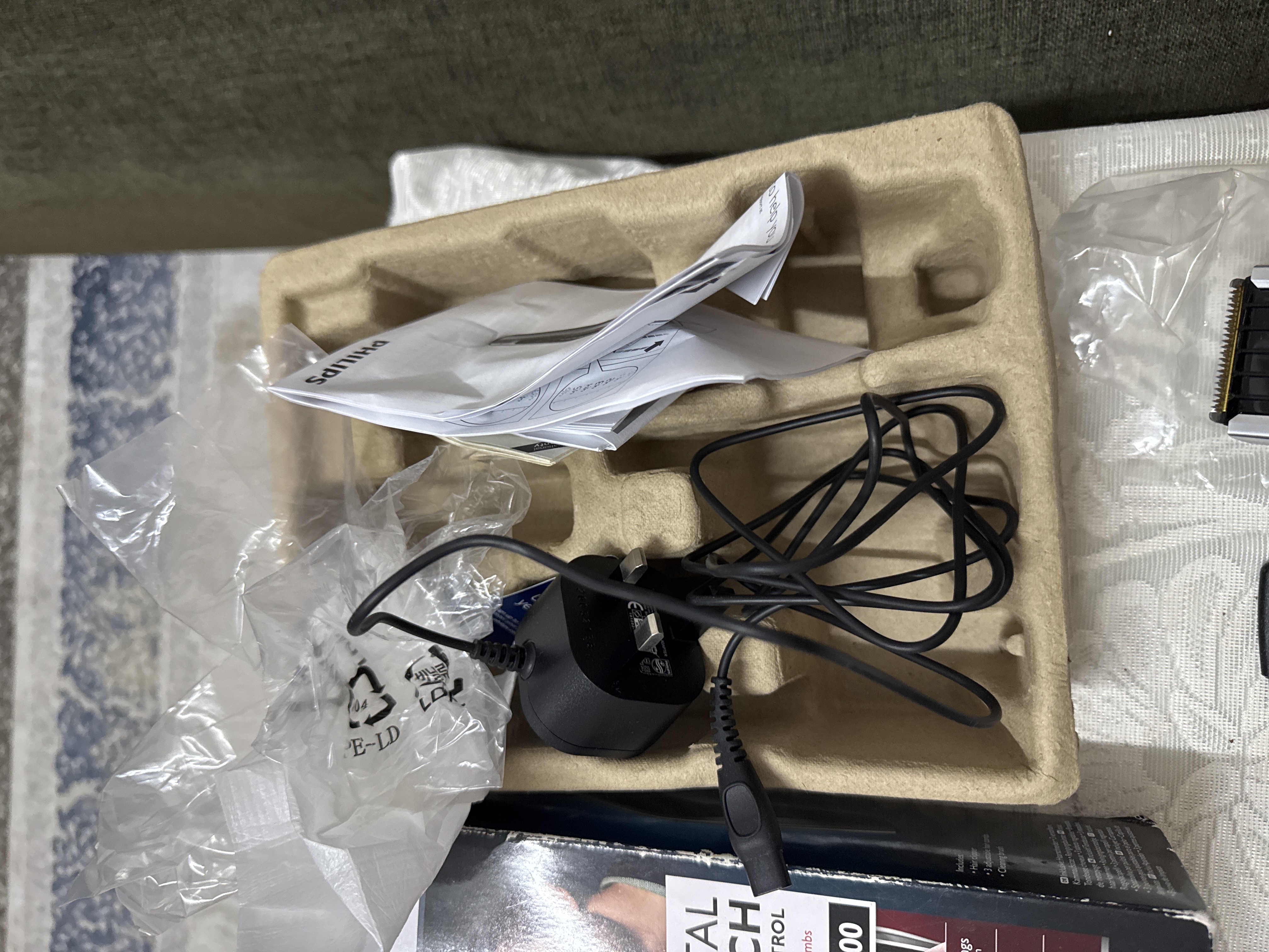 PHILIPS TRIMMER (DIGITAL TOUCH) - Image 3