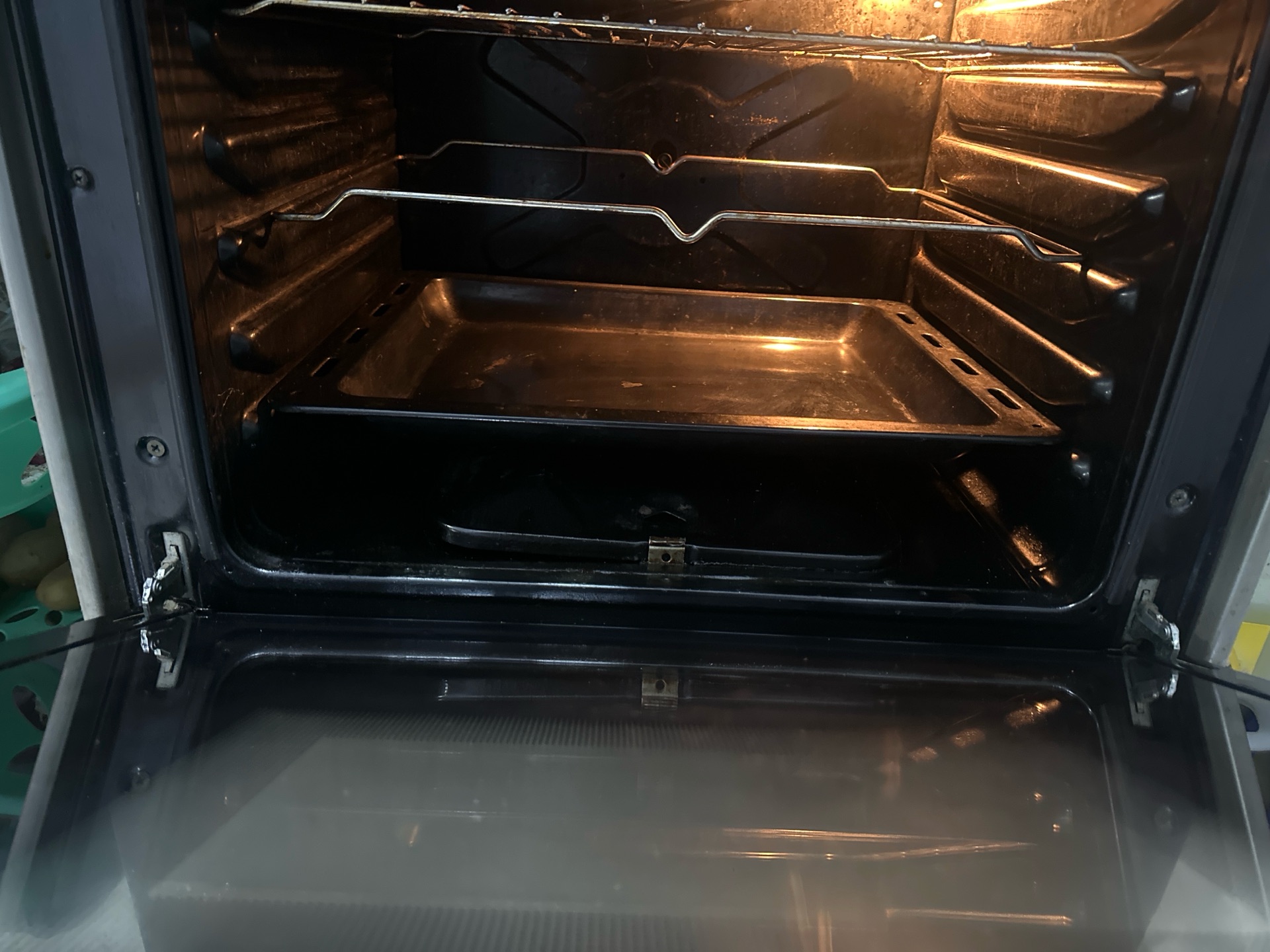 4 burner stove and cylinder  - Image 6