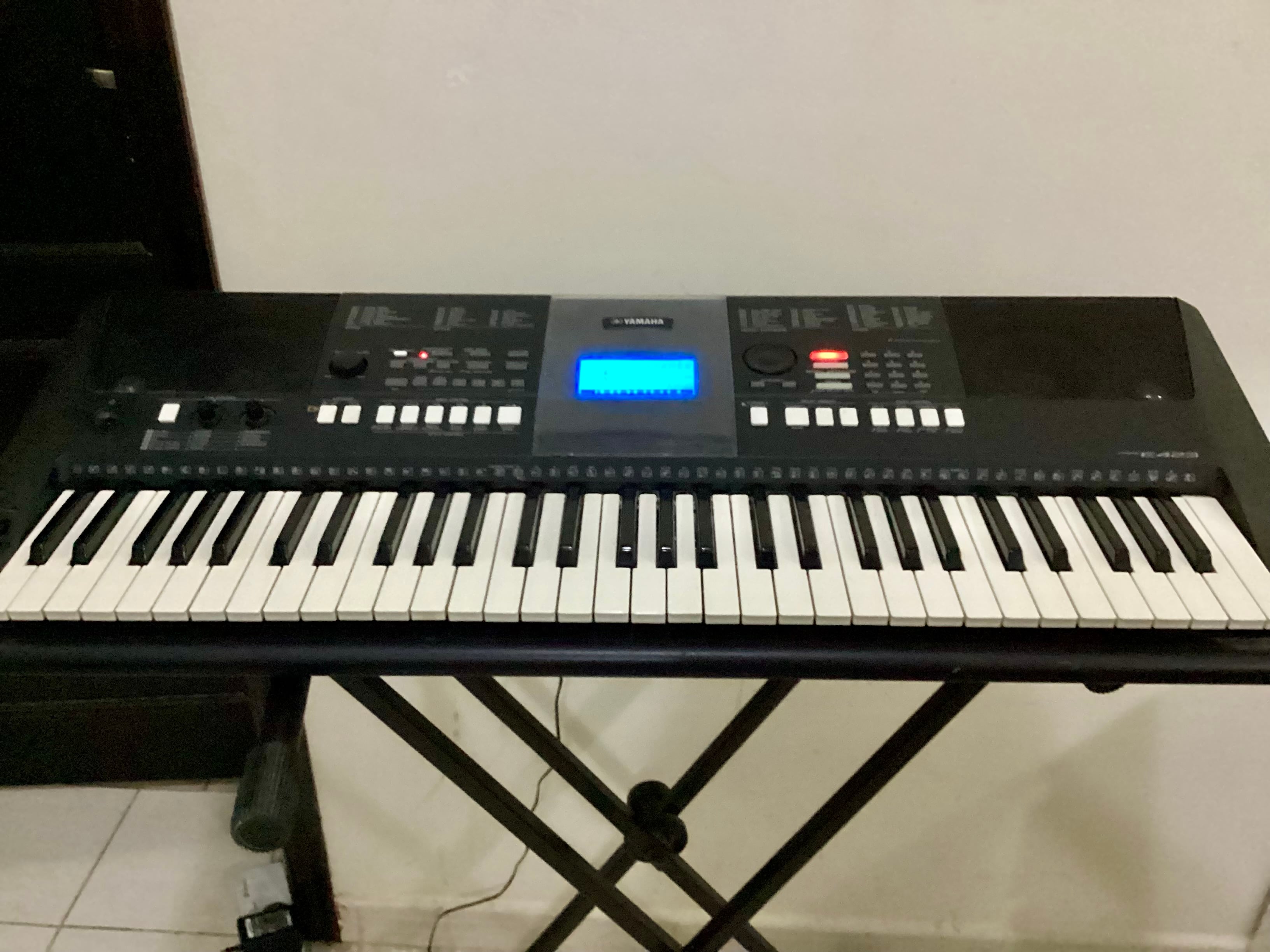 YAMAHA PSR E423 - Image 1