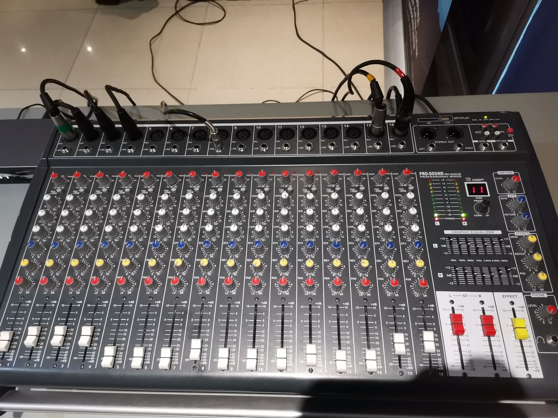 Yamaha S112V Passives speakers and 16 channels Powered Mixer - Image 6