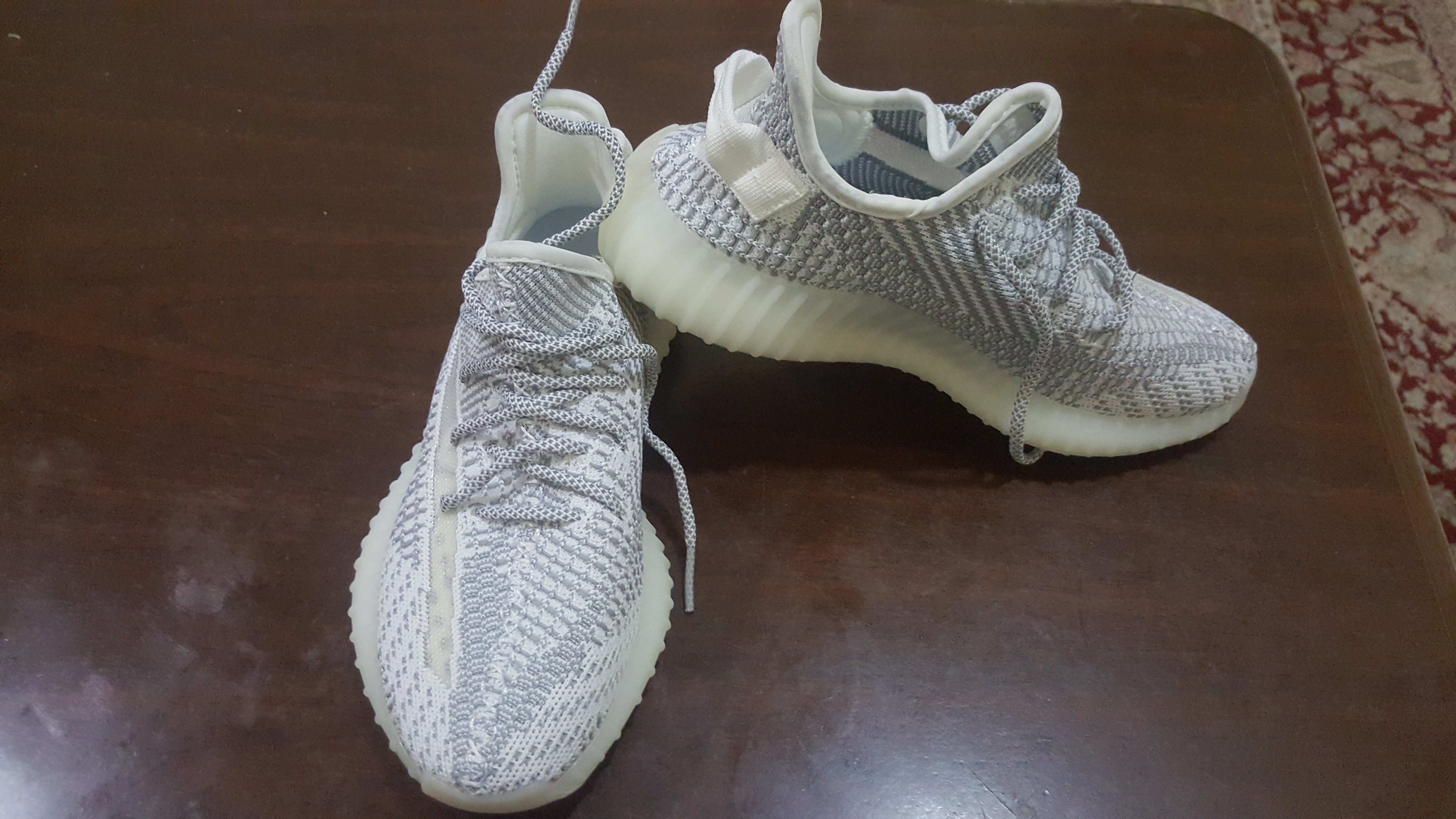 YEEZY BOOST SHOE FOR SALE - Image 5