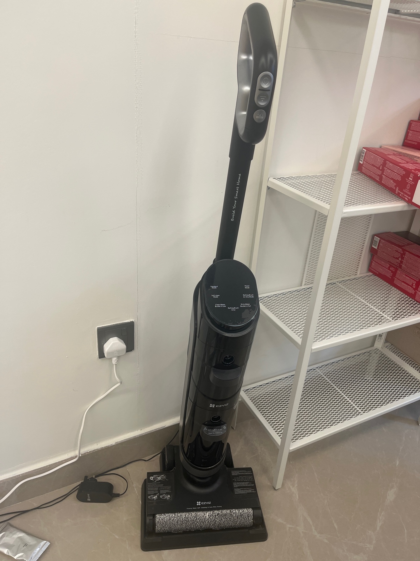 Cleaning vacuum  - Image 2
