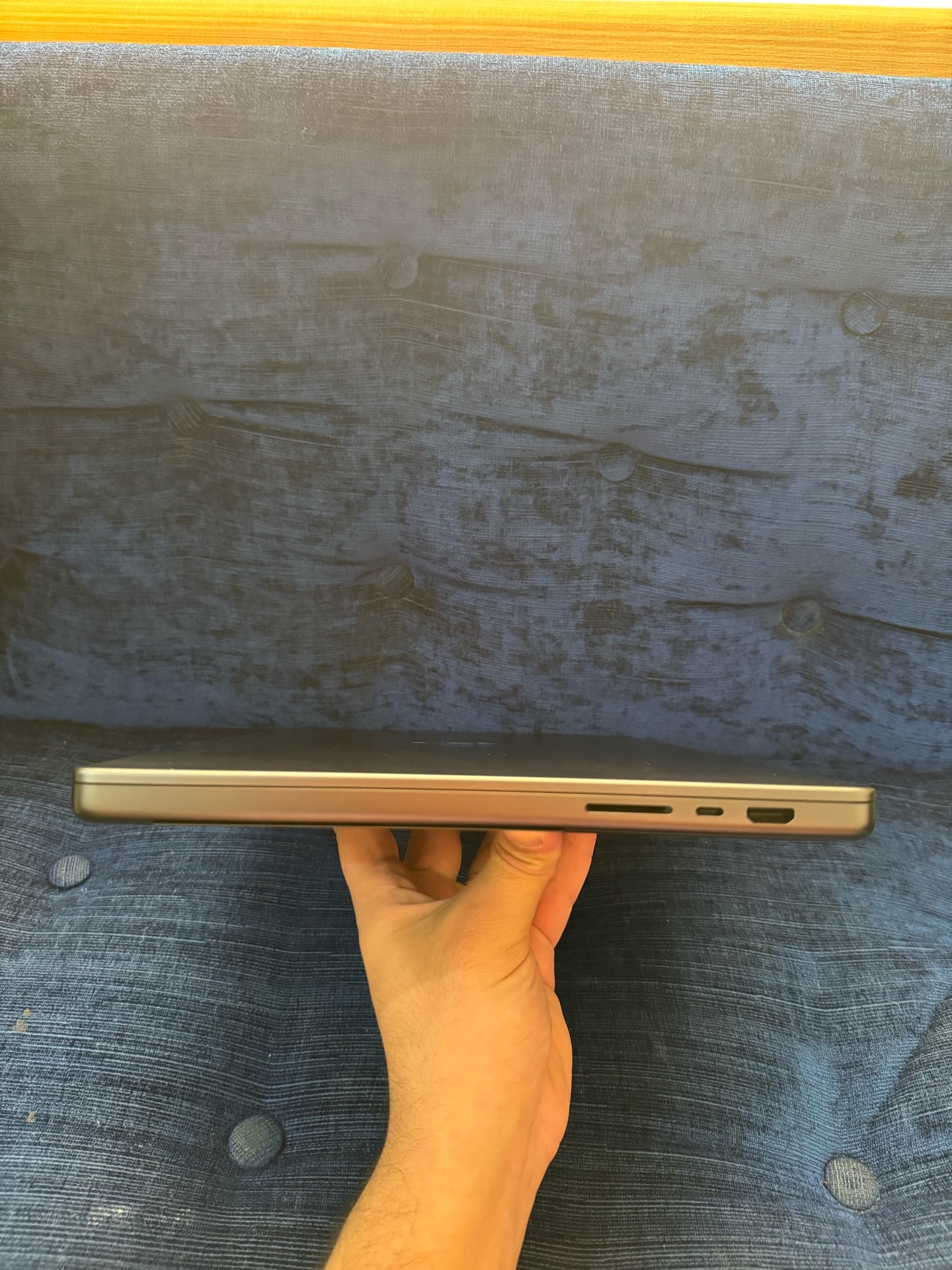 Macbook pro m4 max 48/1tb 16” - Image 7