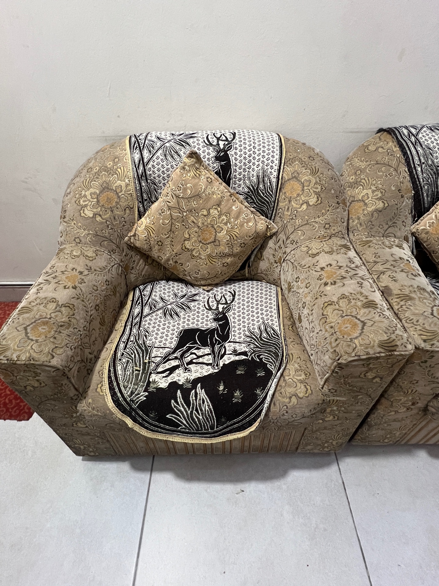 7 seater sofa with covers and pillows .. - Image 2