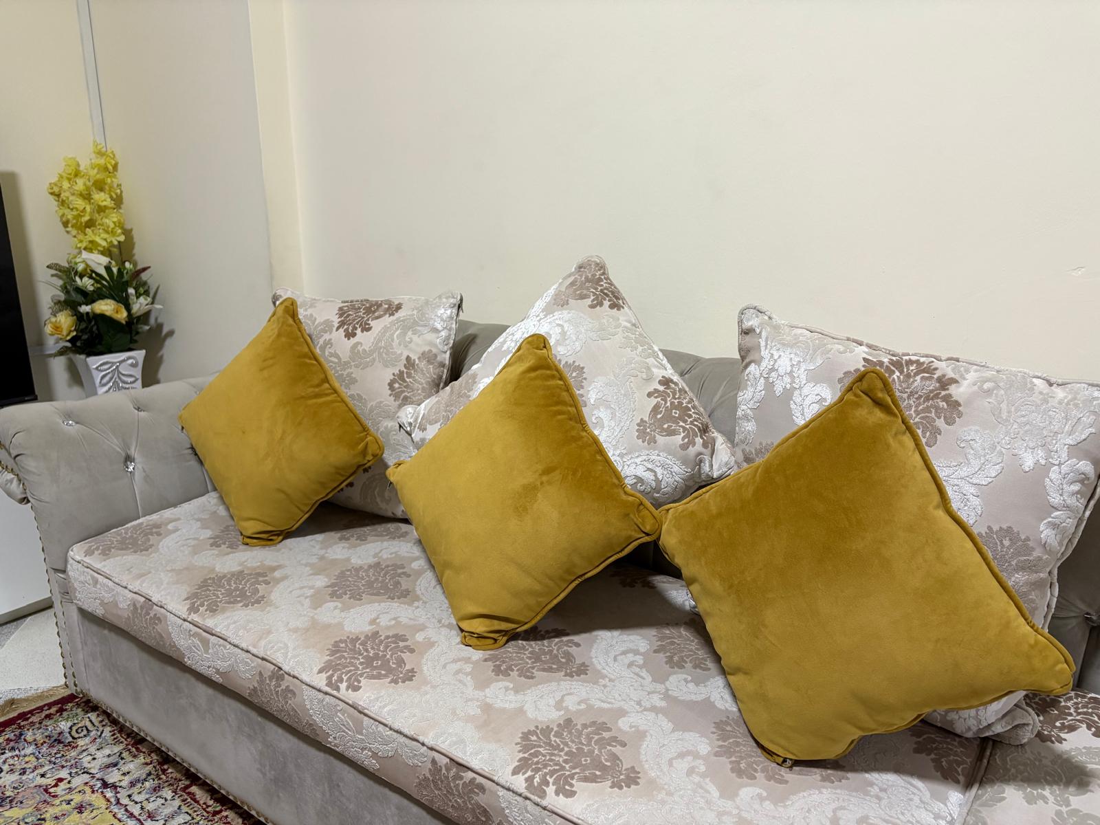 Sofa Set, centre table with carpet - Image 2