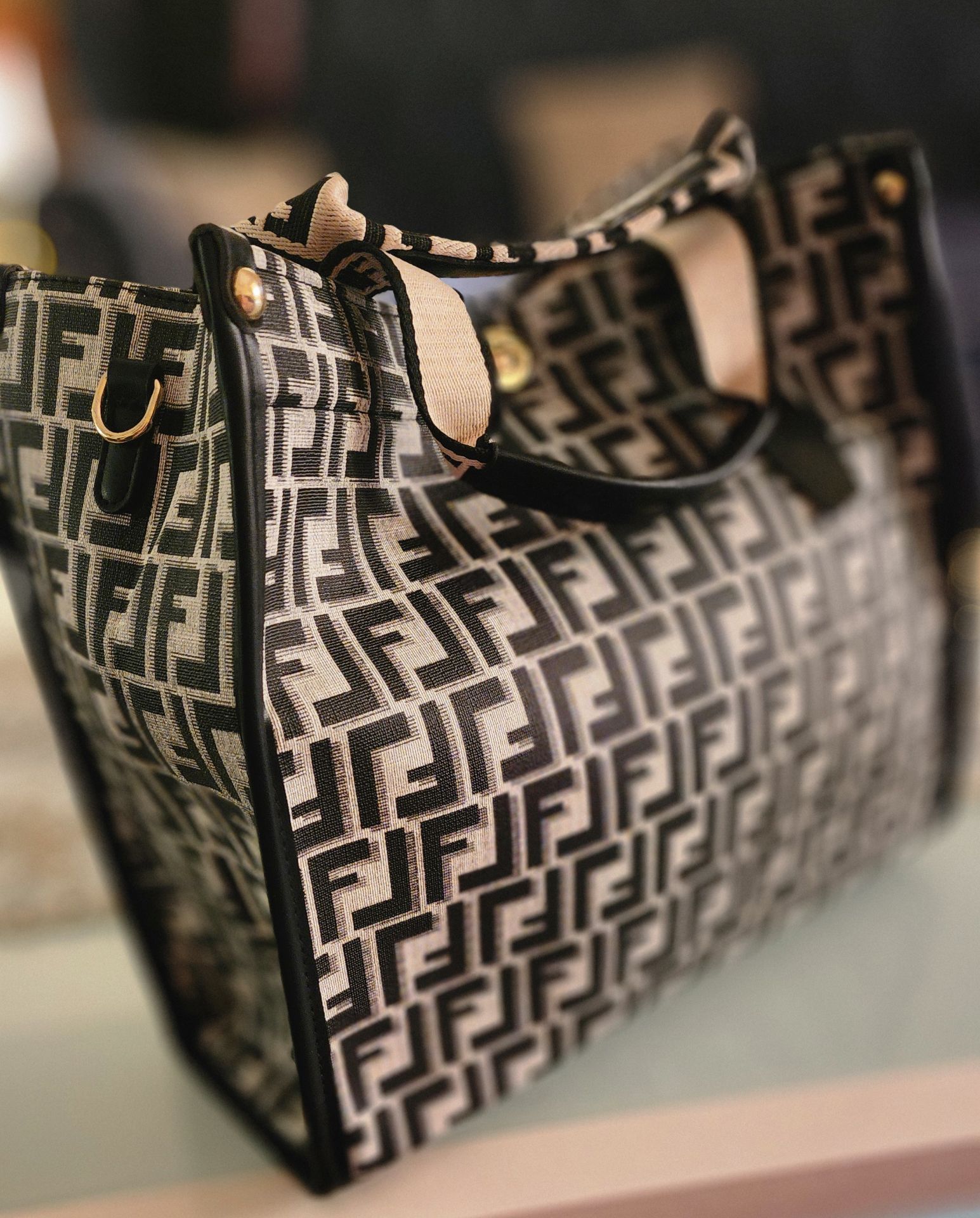 Large tote - Image 8