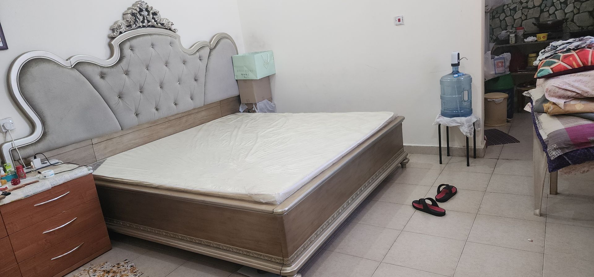 Big size wooden bed fram - Image 2