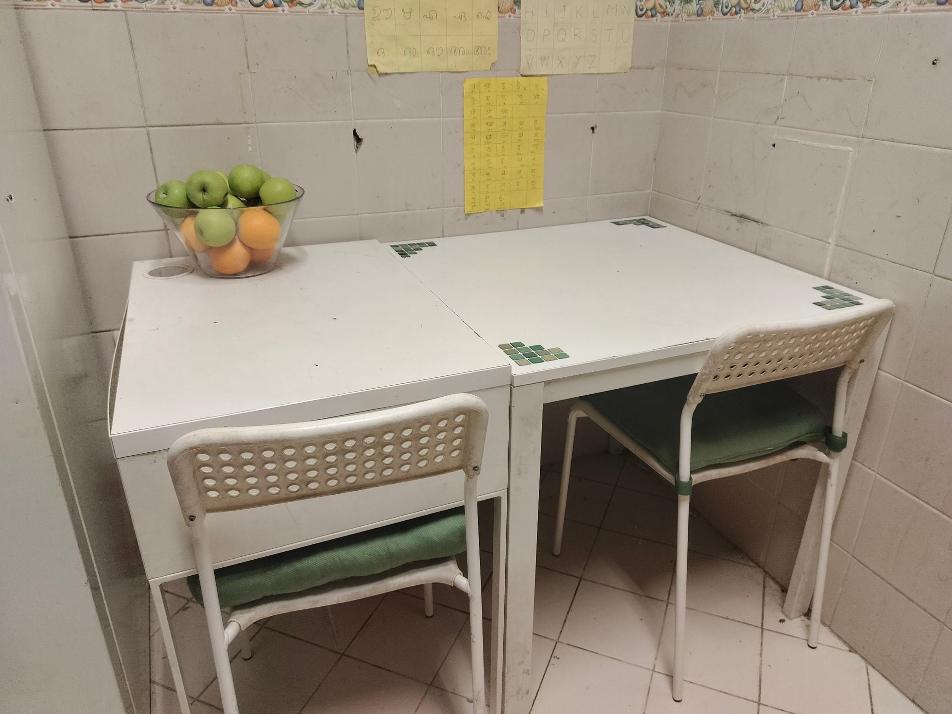 Table & Chairs QR 100  - Image 4