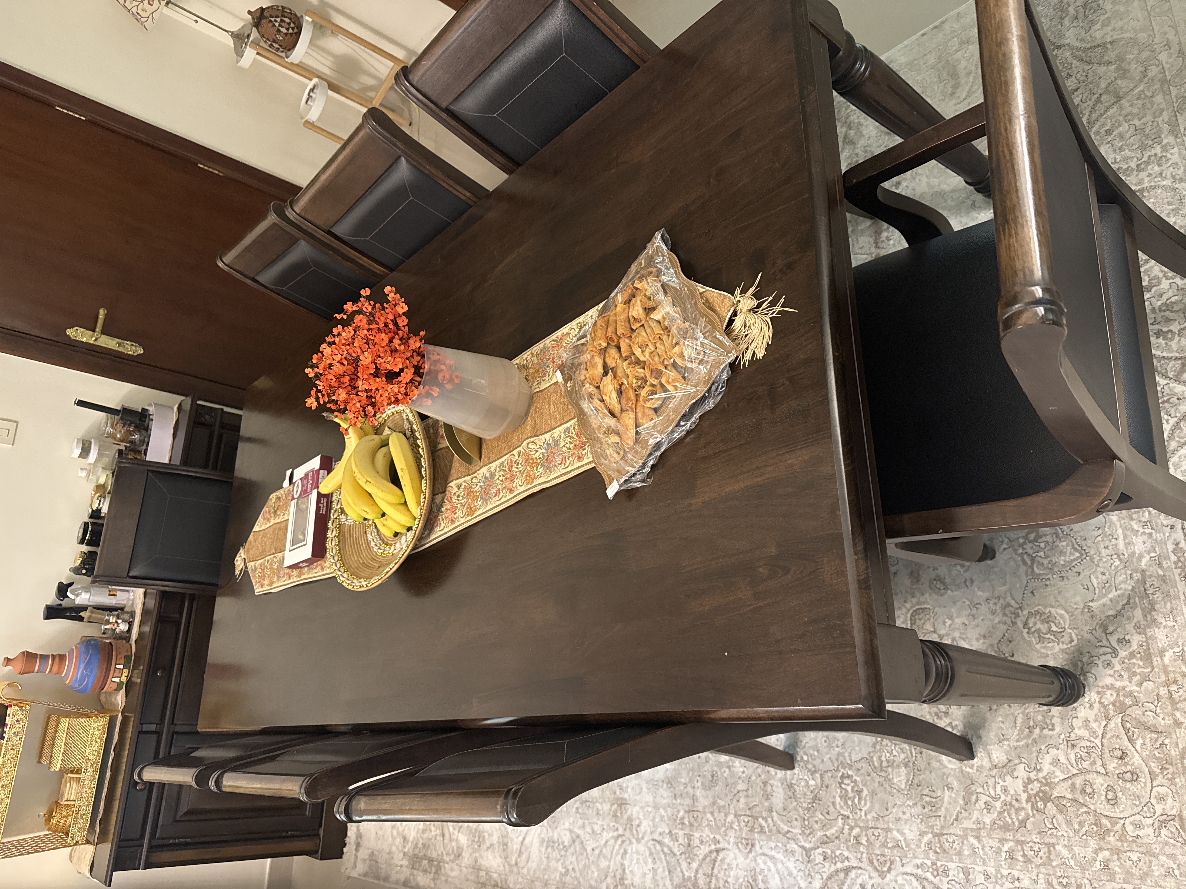 As good as new dining table+side cabinet  - Image 6