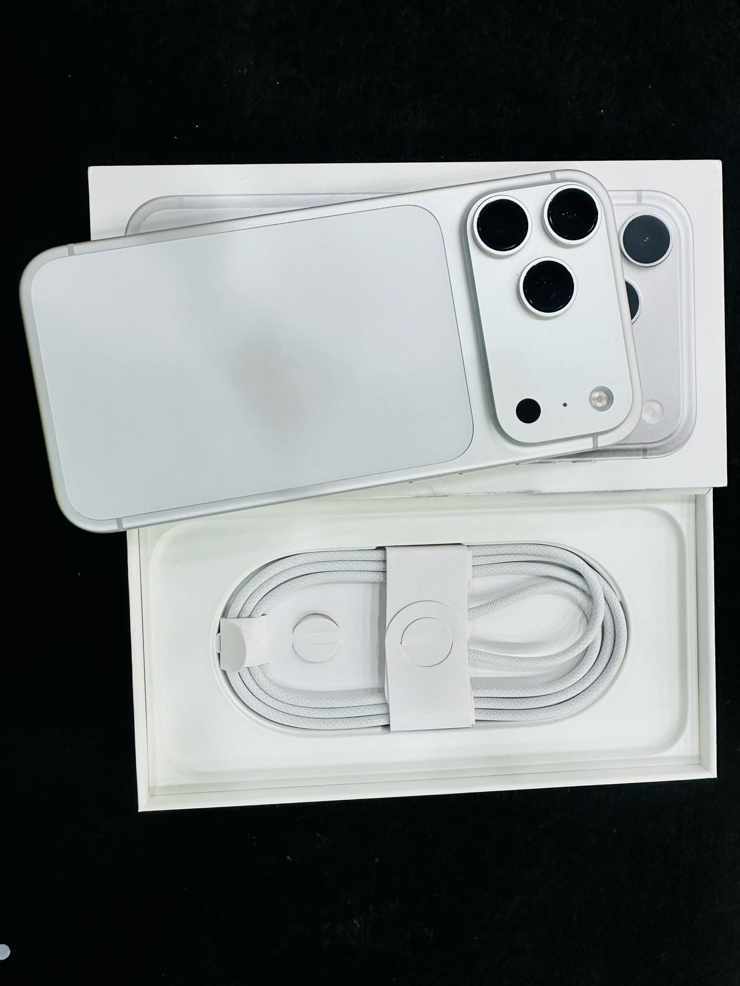 Used iphone 17 pro max 256 - Image 9