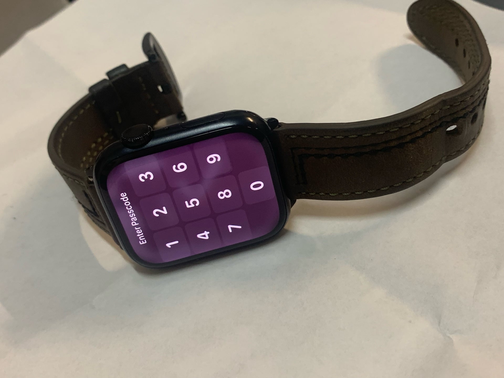 Apple Series 7 45 mm Aluminum Case brown Strap  - Image 4