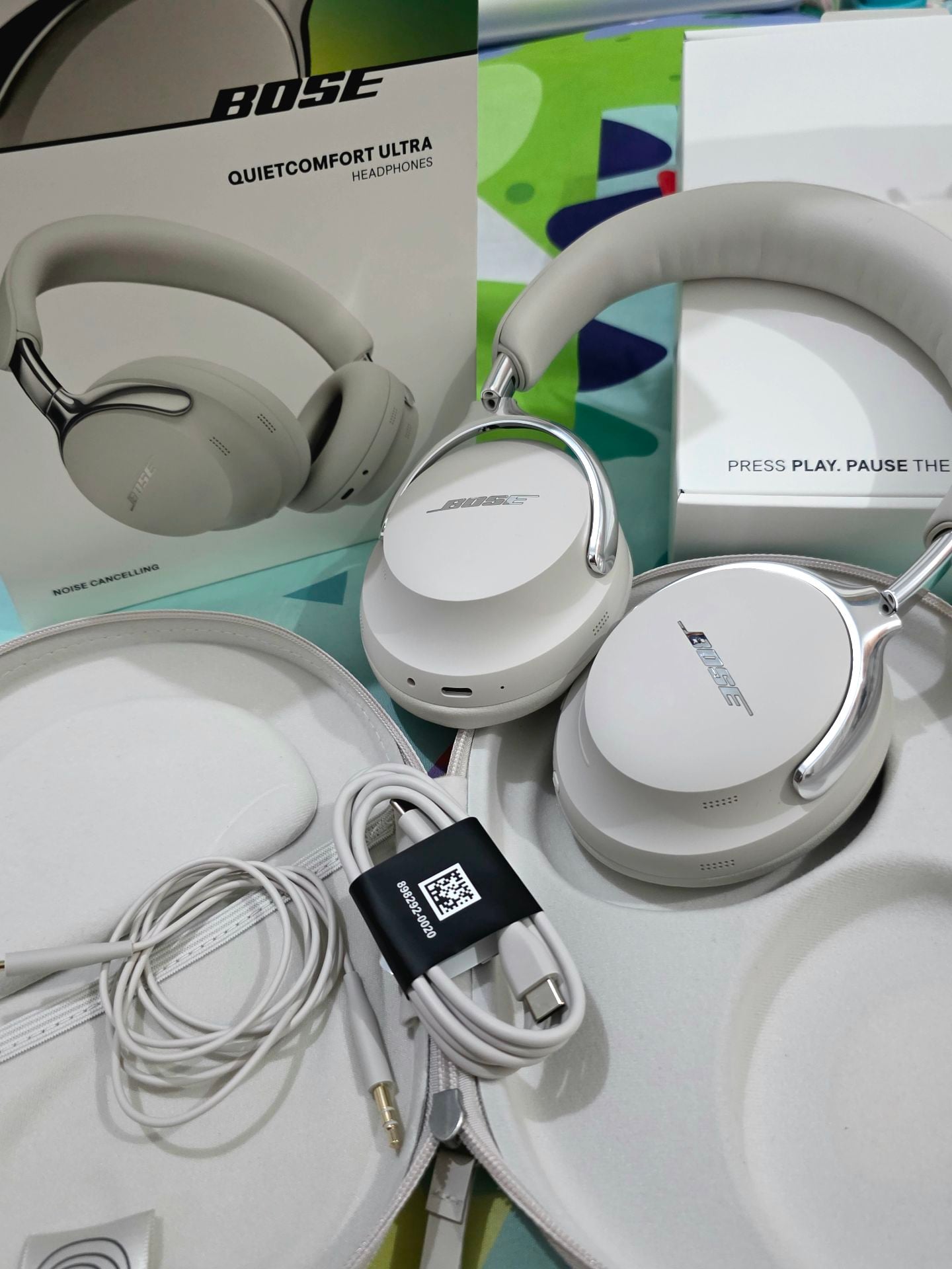 Bose Quietcomfort Ultra Gen 2 Over-ear Wireless Headphone White

 - Image 2