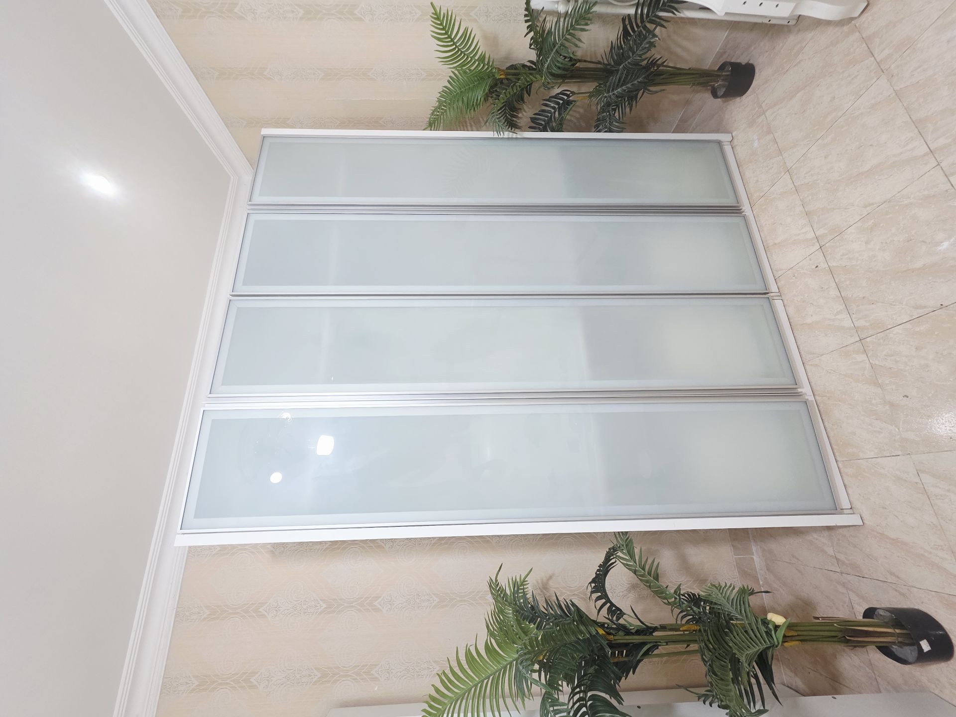 4 Door cabinet - Image 1