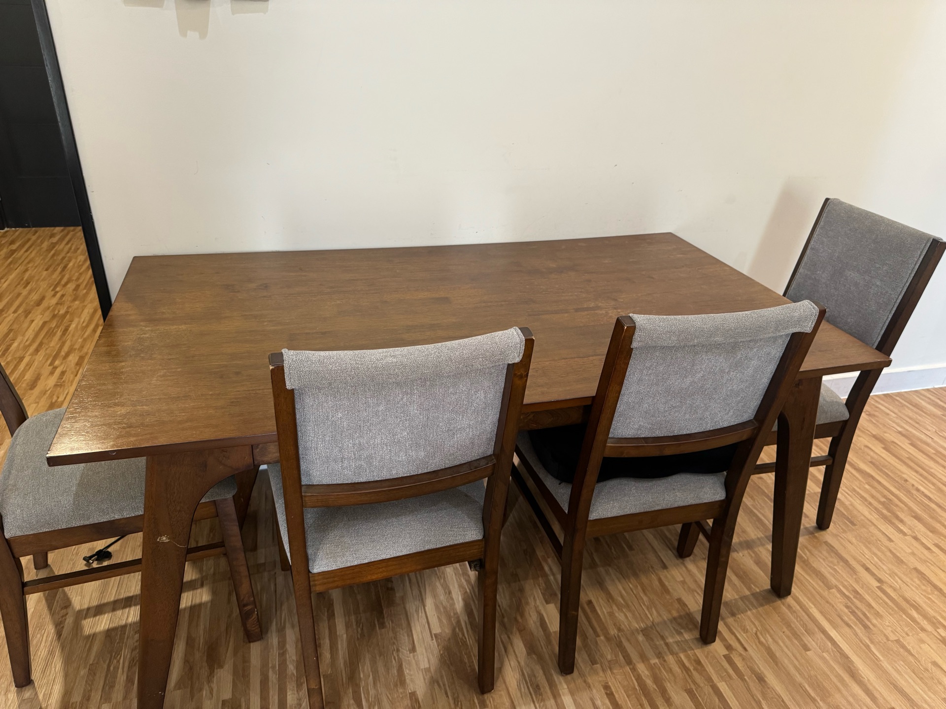 Dining table with chairs - Image 1
