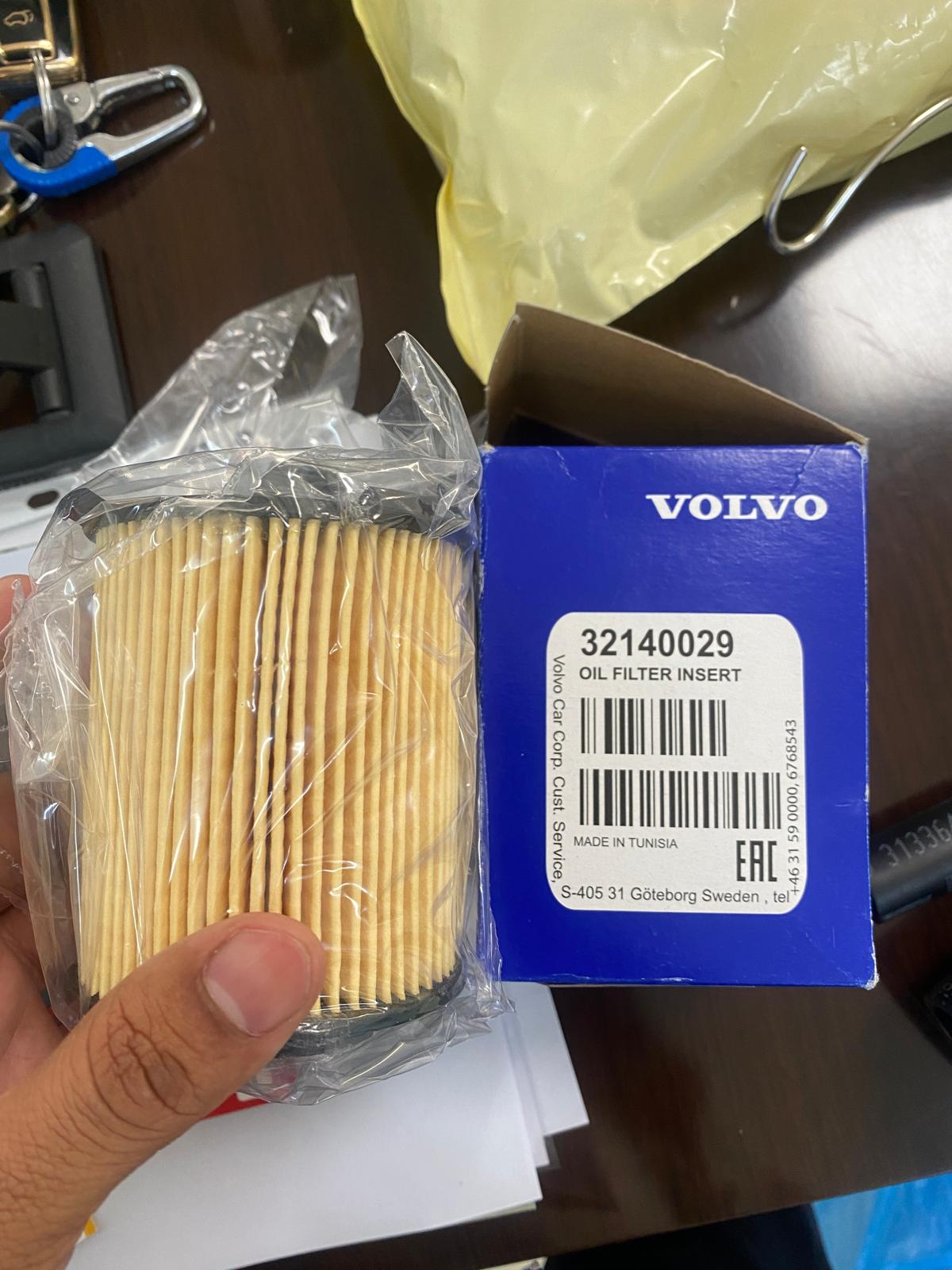 VOLVO V40 - Image 1