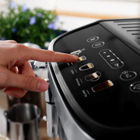 Delonghi Magnifica Evo (Used for 1 week) - Image 3