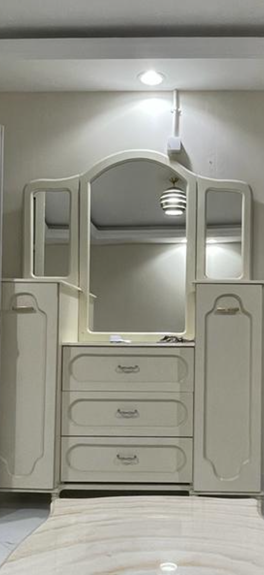 Storage with mirror - Image 4