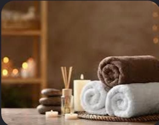 FULL BODY OIL MASSAGE BY FEMALE THERAPIST - Image 3