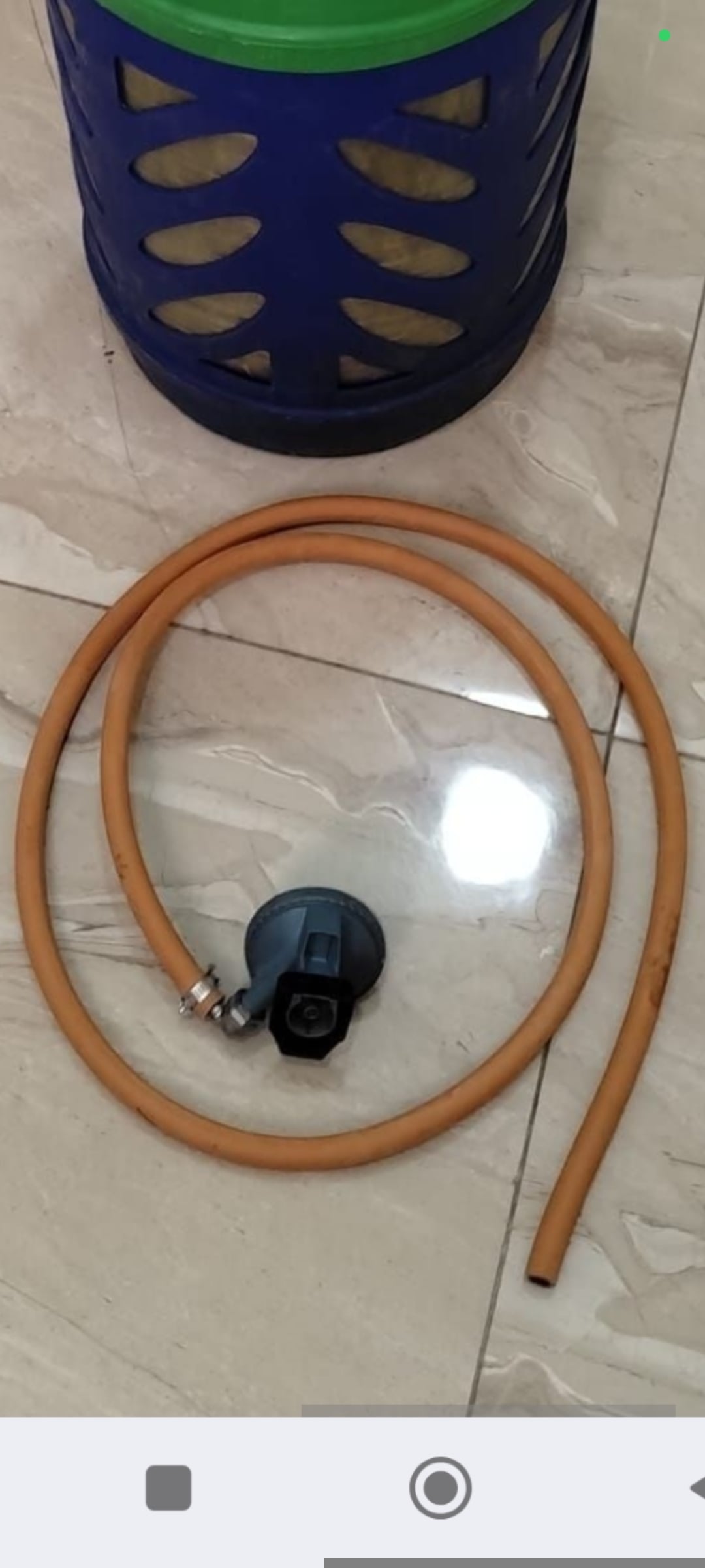 Gas cylinder with regulator  - Image 2