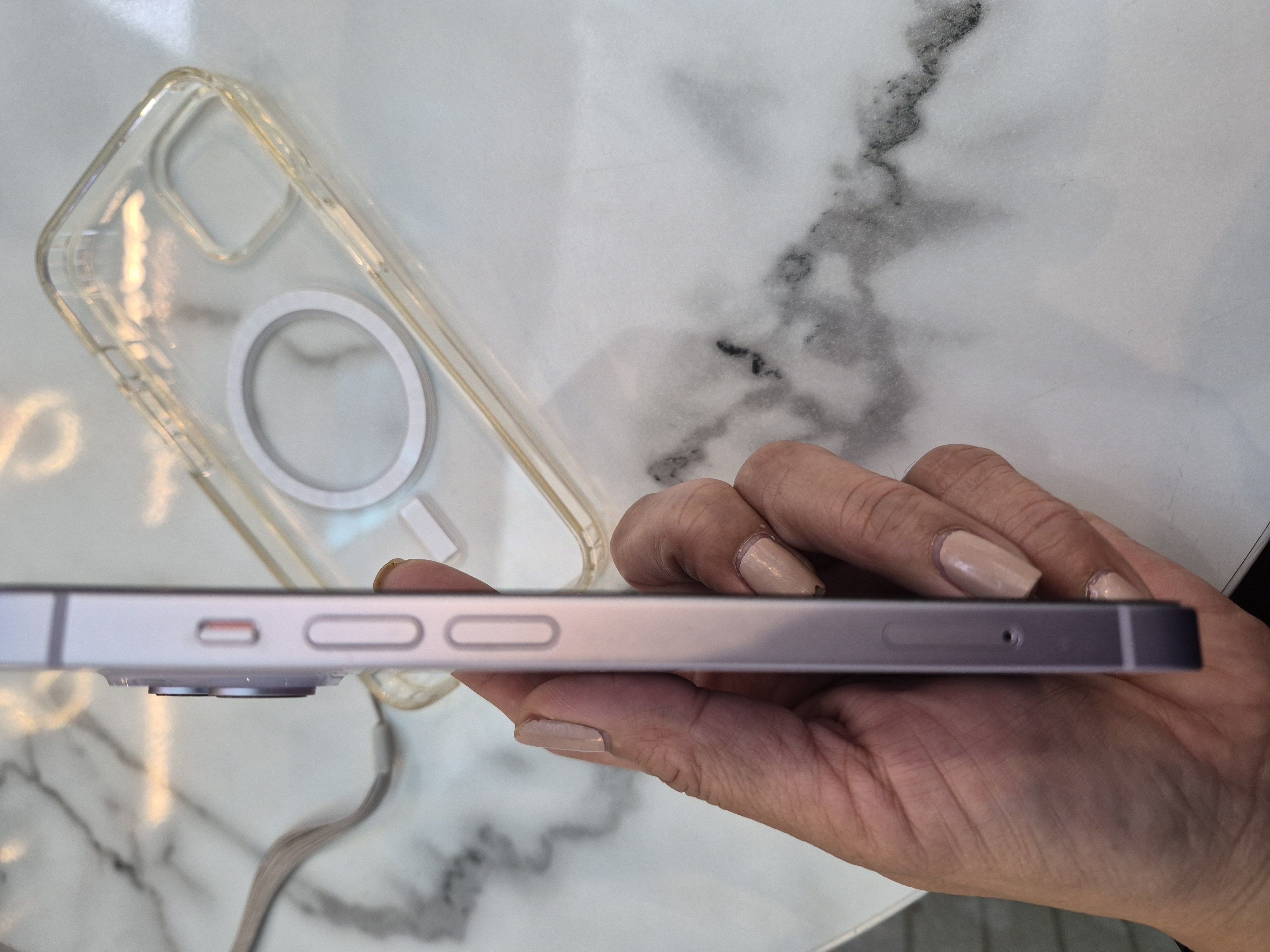 I phone 14 - Image 2