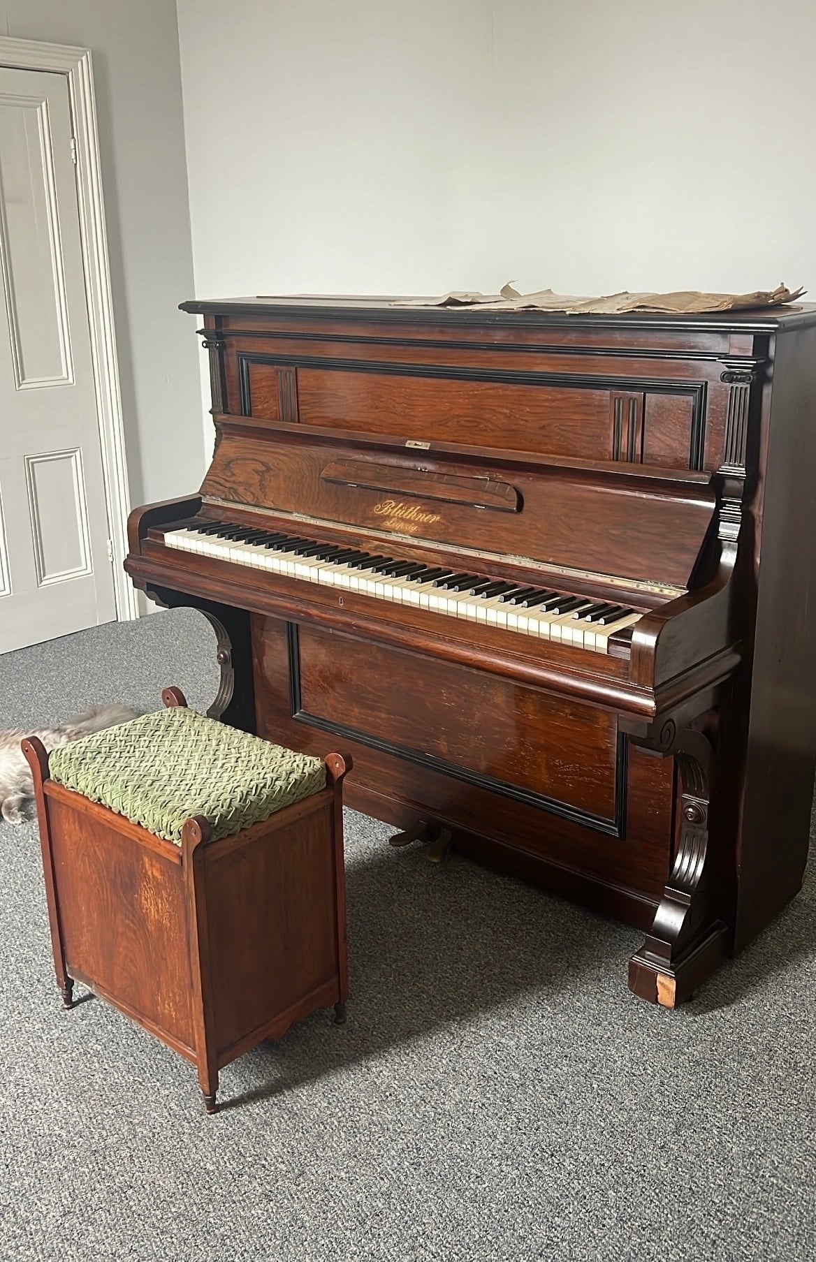 Upright Piano for Sale in Qatar Blüthner - Image 1