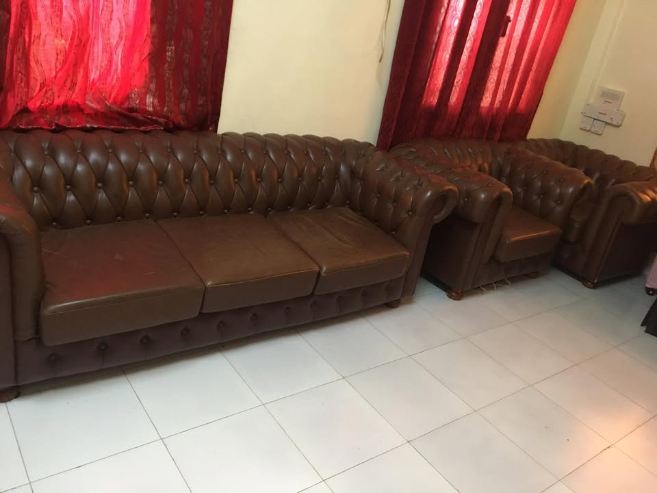 LEATHER CHESTERFIELD SOFA FOR SALE - Image 4