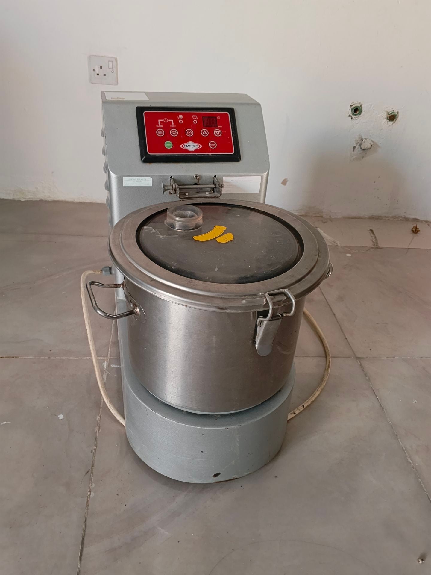 HAMMUS machine for sale good condition -Restaurant use - Image 3