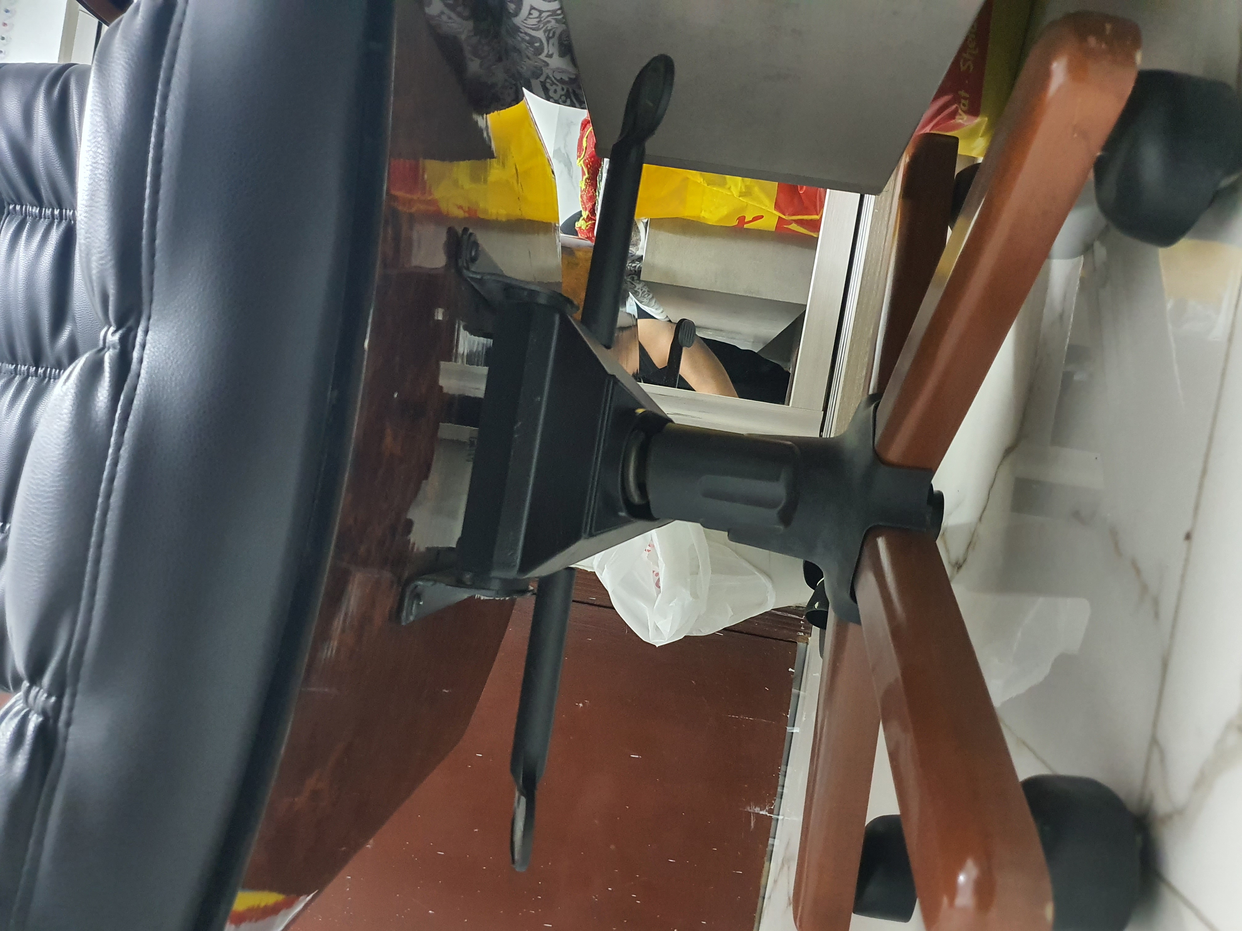 Manager's Office Chair  - Image 4