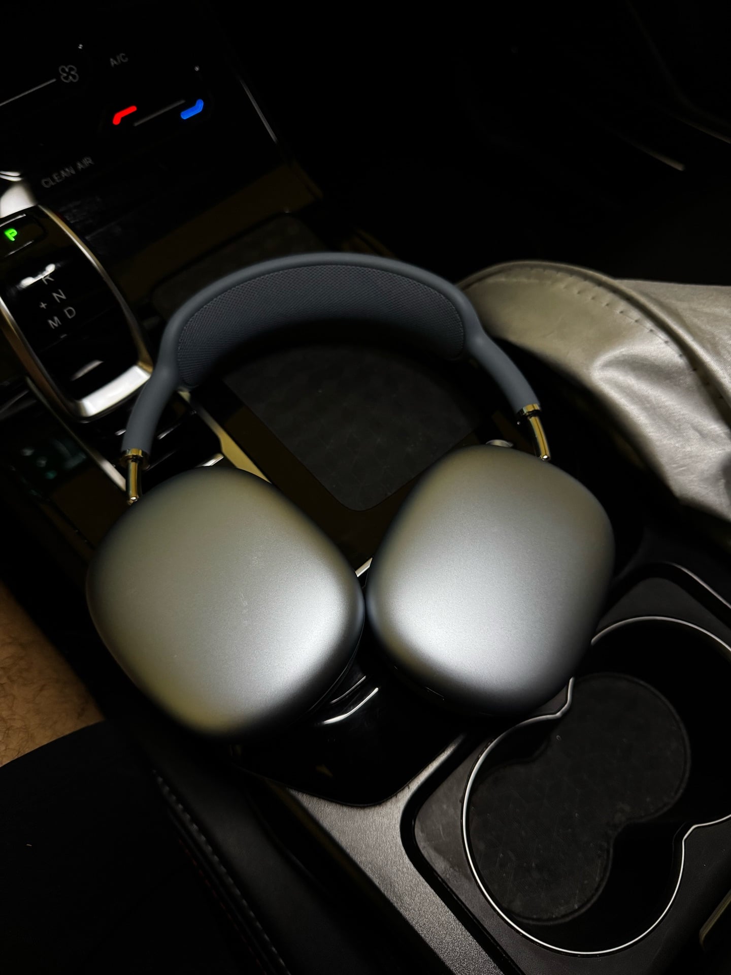 AirPods Max 2 (2026) - Image 2