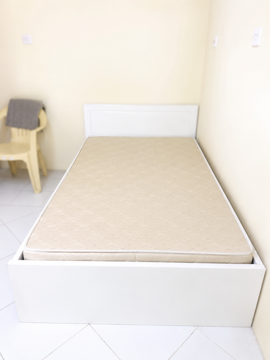 Single bed with mattress  - Image 4