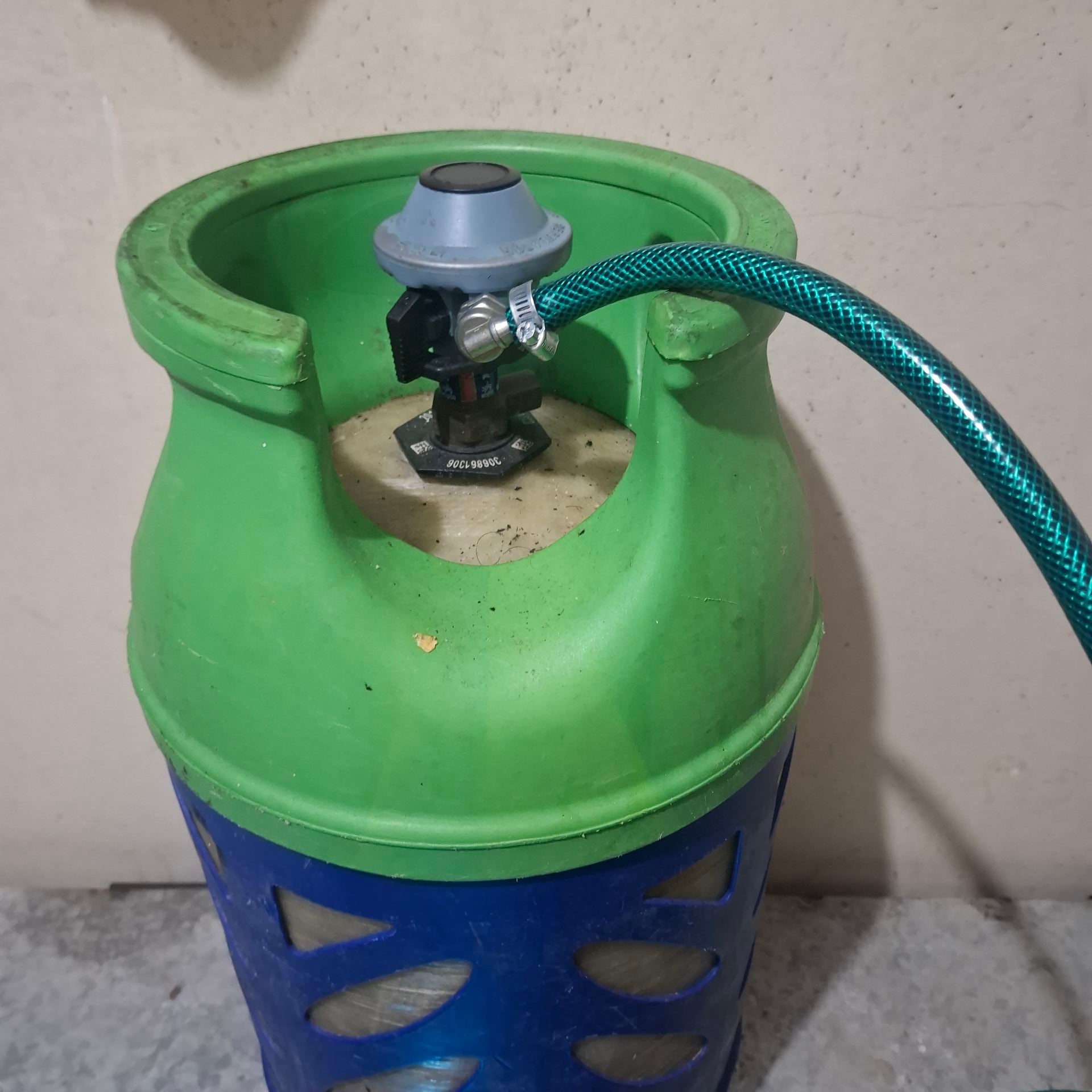 Gas Cylinder With Stove and Regulator Pipe.   - Image 7