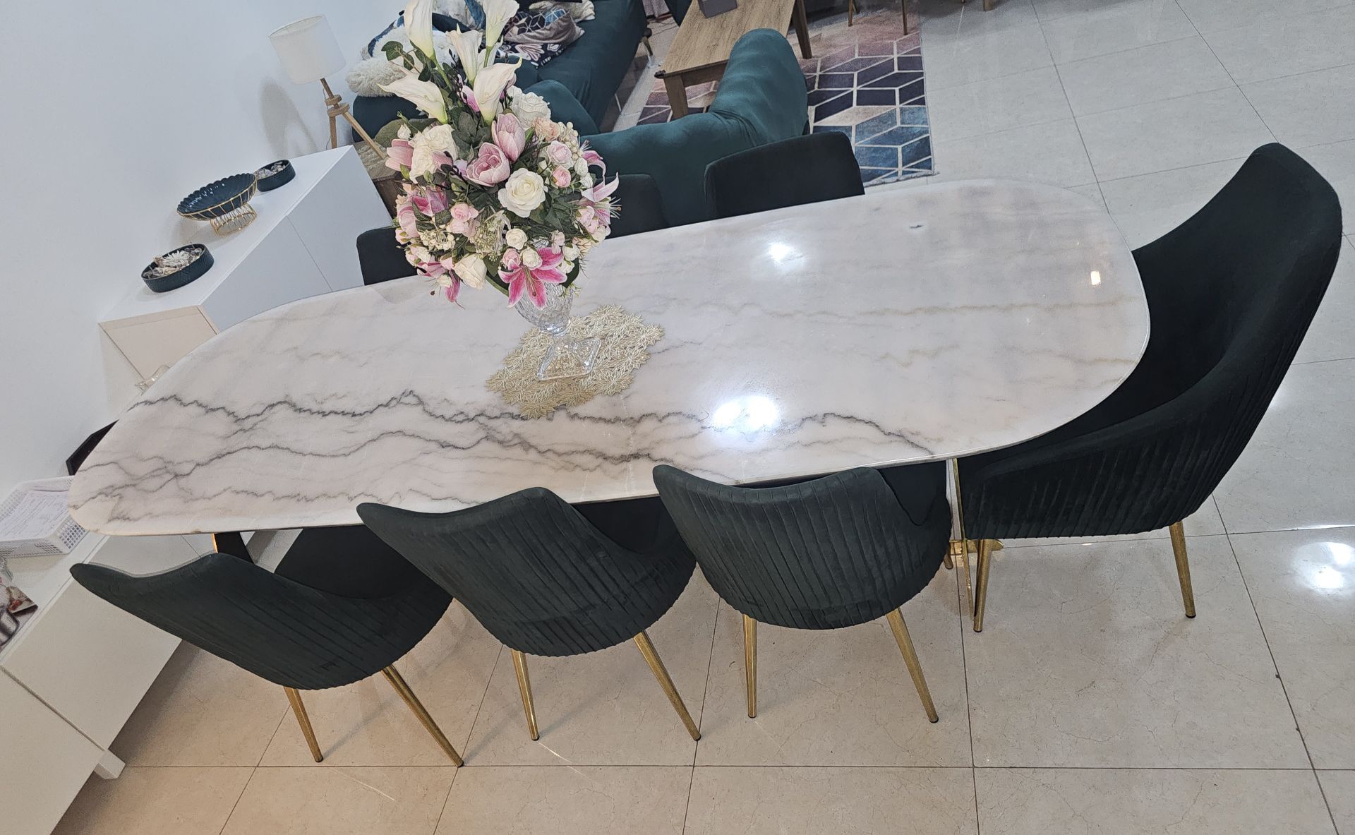 8 seater dining table for sale - Image 2